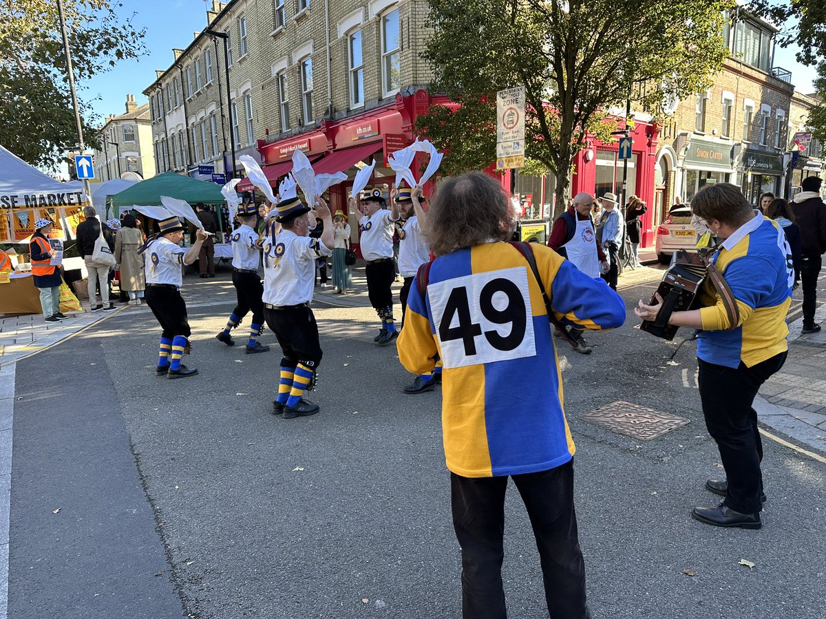 charliecampion's tweet image. Road closed except for Morrises! @ChiswickM @SmiffsW6