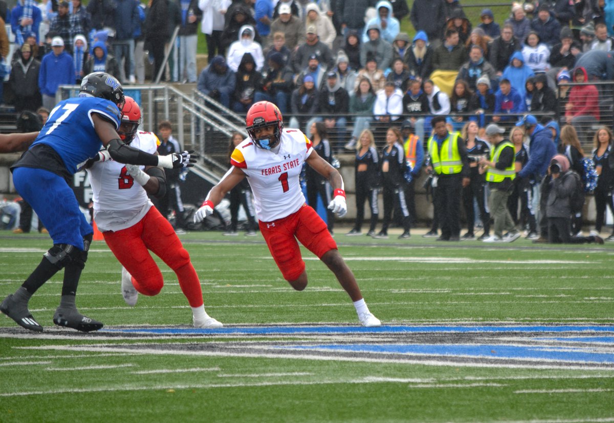 D2Chuck's tweet photo. Some of my favorite snaps from Saturday's Grand Valley State v. Ferris State game. #AnchorBone part 1 https://t.co/CUFZM72JIL