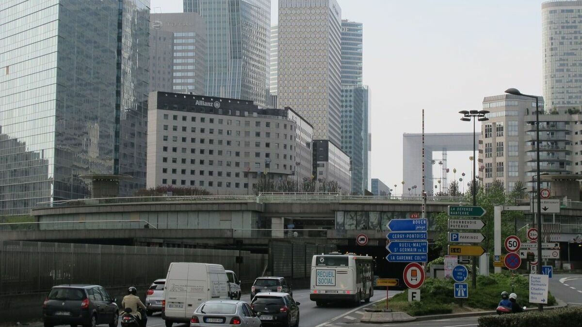 le_Parisien's tweet photo. Le rassemblement des fans de voitures japonaises a saturé l'accès à La Défense jusqu'au milieu de la nuit

L’événement, appelé Chika Japan, n’a pas été déclaré en préfecture

➡️ https://t.co/67lEDWvdym https://t.co/8vMCcMGwwv