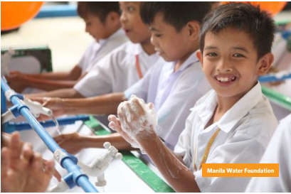 #GlobalHandwashingDay2023 #JMLM En 2022, 75% de la population mondiale disposait d’eau & de savon pour se laver les mains chez soi. 17% (1.4 milliard de personnes) disposaient soit d’eau soit de savon mais pas les deux. 8% n’étaient pas du tout en mesure de se laver les mains.