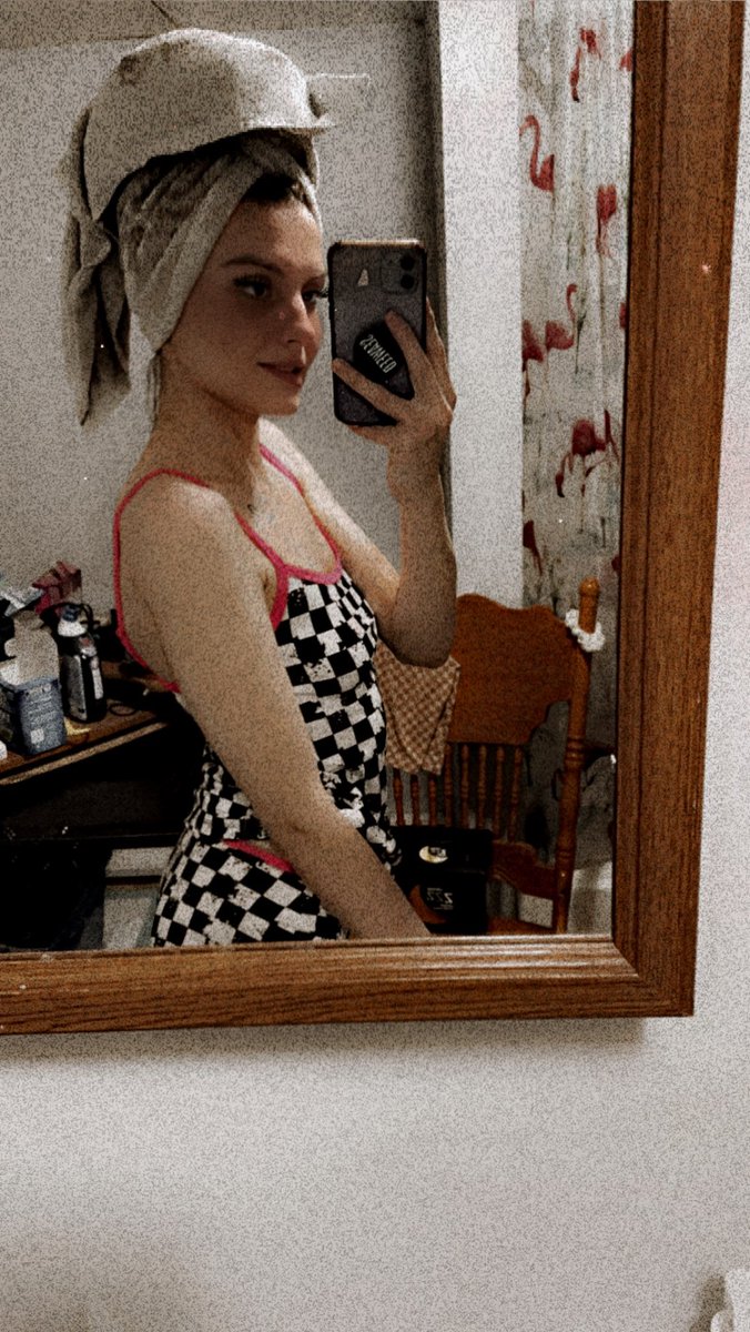 BabygirlJade420's tweet photo. Got a new outfit yesterday 🫣🥰 #prettygirl #prettylittleprincesse #prettylittle #OF #omo #daddy #ddlg #Racing https://t.co/aFbIcGcyy3