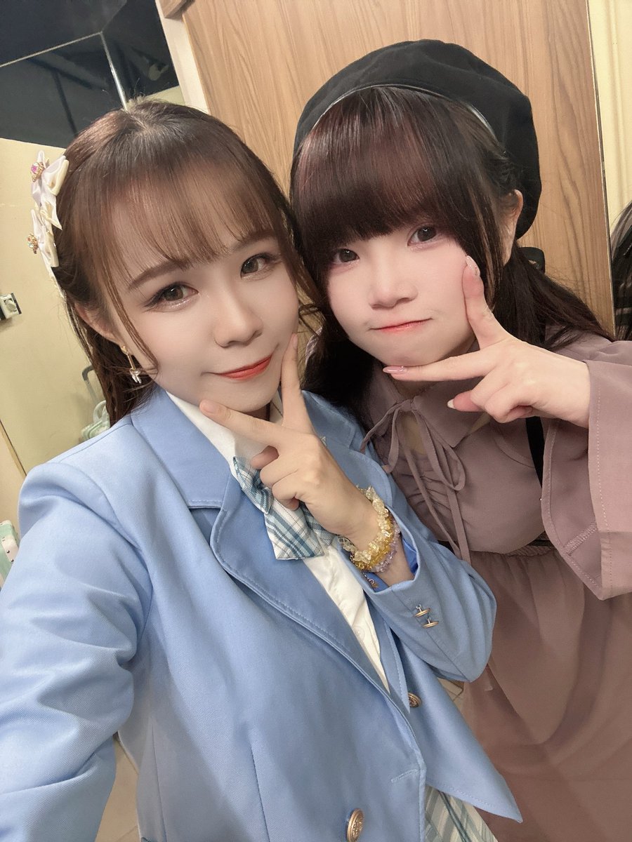 kkeellyy0229's tweet photo. 很開心昨天能夠出席HKIF mini
謝謝主辦的邀請
大家有聽到我們的中文版Kitto I Love U嗎？😳
有感到很新鮮嗎✨✨

Kare今個月每個星期都有活動喔～
加上練習和直播工作
感到很充實喔～精神🤩🤩🤩
希望21和22號在福田也見到大家🥺🥺💛 https://t.co/SyNAQzSLhG