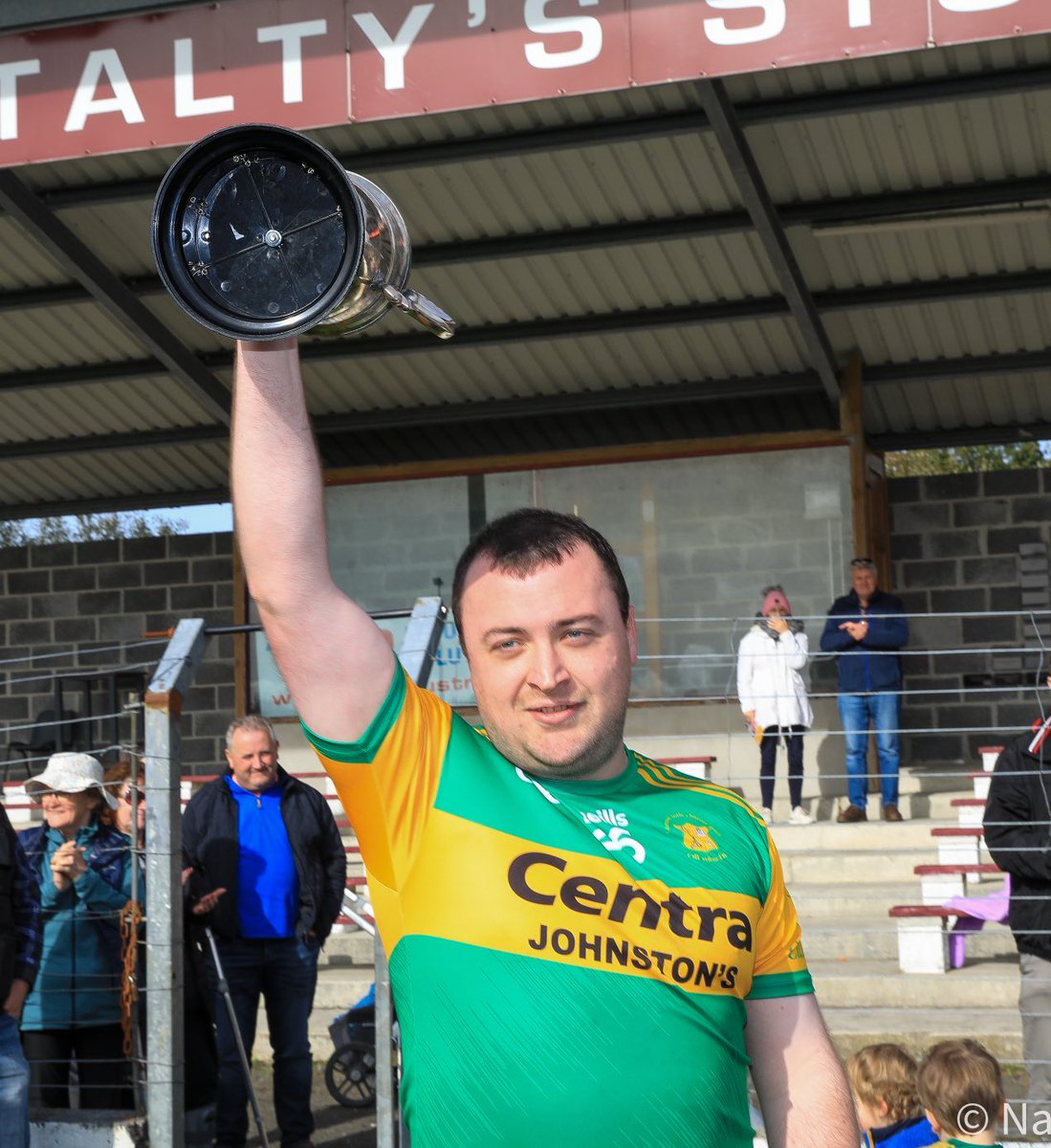 Sean Johnson of Kilmihill lifts the Junior B Cup 
<a href="/KilmihilGaa/">Kilmihil Gaa</a> 
Photo <a href="/nbartonfoto/">Natasha Barton</a>