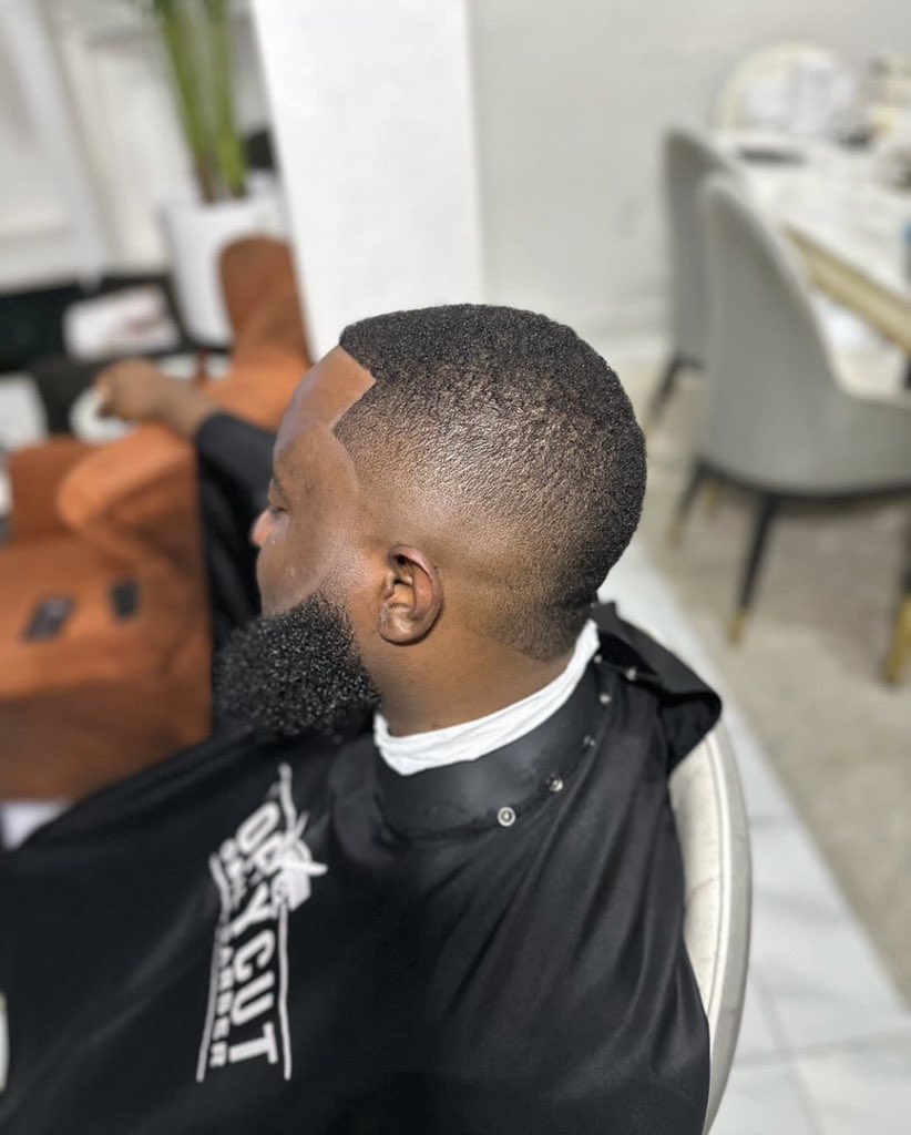 naijatopbarbers's tweet photo. Haircut @Topzycut
#life #love #barber #barbershop #wahl #fade #haircut #andis #barberlove #barberlife #lagos #naija #naijatopbarbers #naijacelebrity #beauty #grooming #nigeria #lekki #andismaster #men #barbershopconnect https://t.co/dZ2kV9KLUb