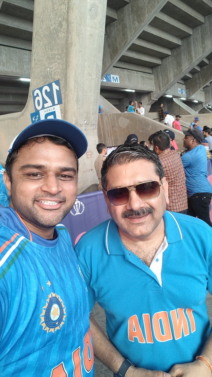 AD840's tweet photo. With highly respected @AnilSinghvi_ sir. Awestruck by his humble and grounded personality. Hope you had a great time at #Ahmedabad. #Fanmoment #INDvsPAK #CWC2023 #AnilSinghvi #ZeeBusiness https://t.co/7HlUoIzJYZ