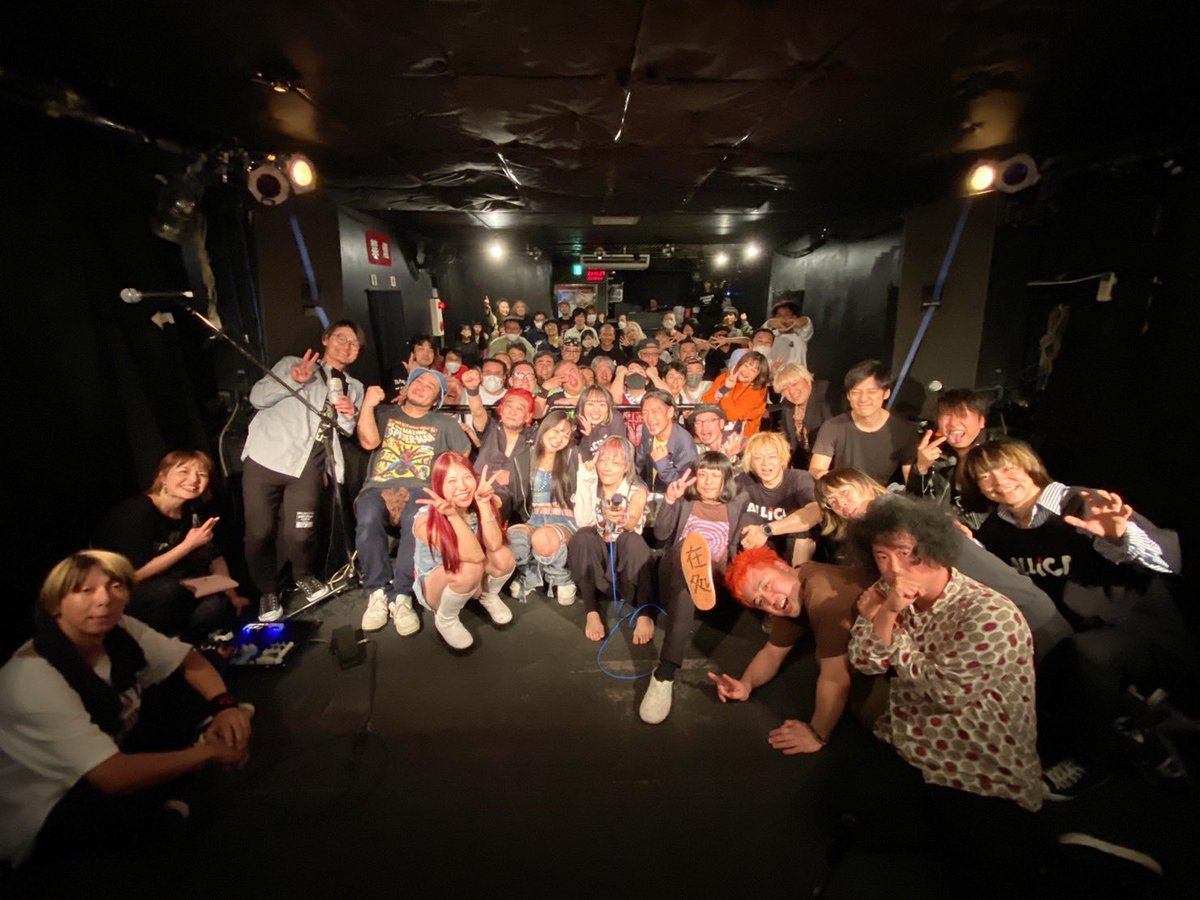 massmissile_uta's tweet photo. 最速の集合写真

仙台フライングサン、昨日の秋田に続き満員御礼

ばっちぼこ、えぇ夜すぎたね

もう、まじで

しんごの代打でハシグチカナデリヤ、いつもありがとう

ばちぼこやったぜ

またすぐ来たいね、仙台 https://t.co/UgT7vhKQKd