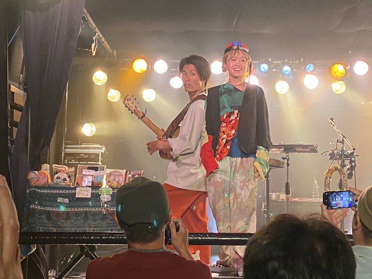 ninjinradi's tweet photo. 今日はNakamuraEmiのステージを堪能してきました。前はリキッドルームでしたが、今回は目の前で見られて感動。目を閉じでおいでよがかっこよかった。あとは新聞に心を持っていかれました。出会いはラジオでグループラインかスクールオブロックのどちらかだった気がします。またぜひ松本に来てください https://t.co/SvwQKn6UP3