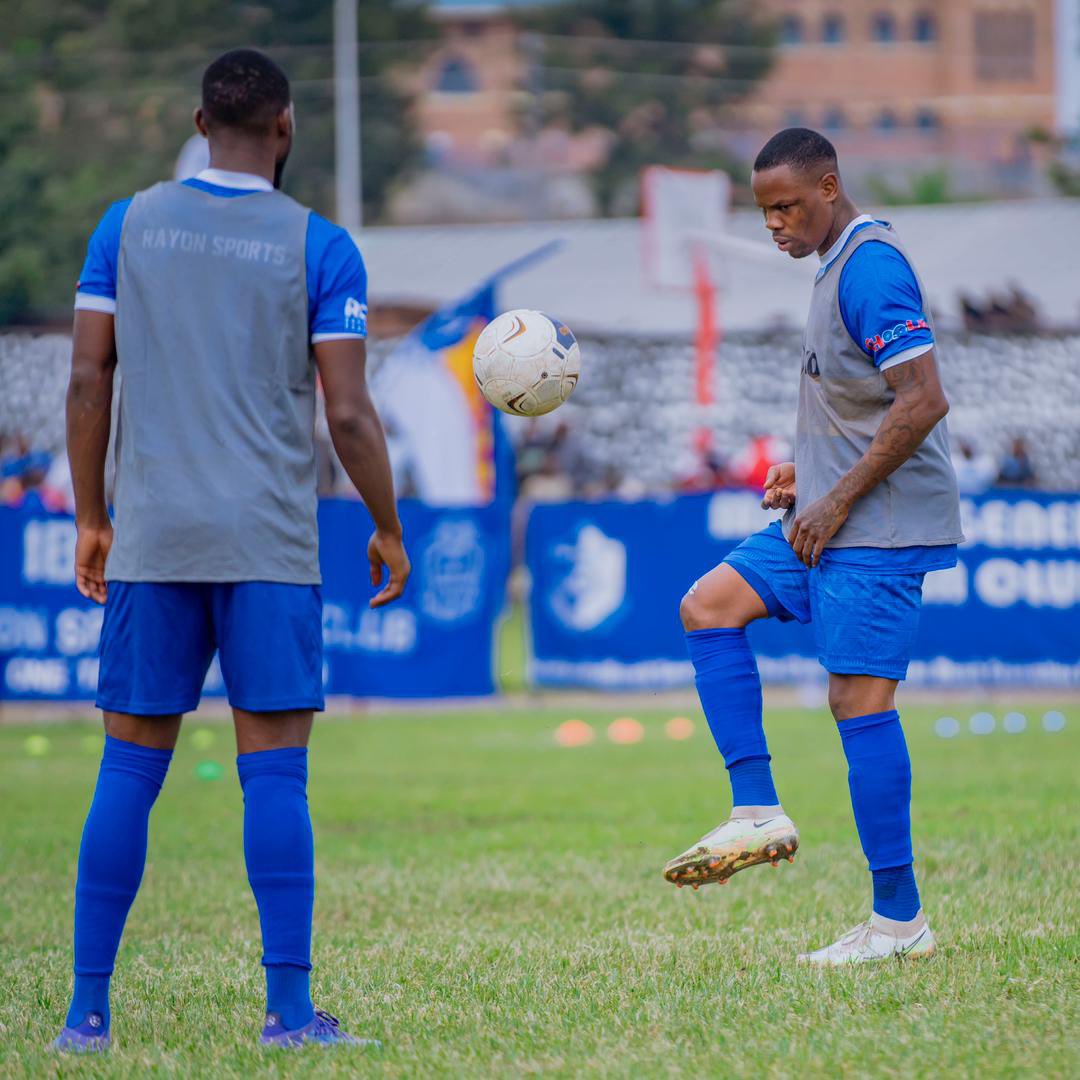 uwimanaolivier0's tweet photo. #FuegoNews 

@rayon_sports  imanutse mu minota 90' yishiraniro igomba guhangana mo na @musanzefc .

#RPL7 https://t.co/CRzJki8VU4