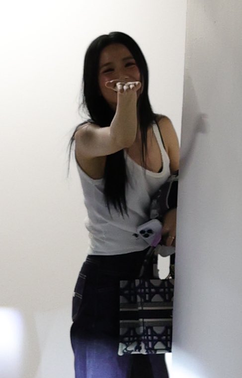 Jeśli ktoś chciałby utrzymać niewielki kontakt, mogę podać kłódkę w prywatnej wiadomości i prosiłabym o prywatność. Żadnych plotek. To wszystko, dziekuje. 🦄