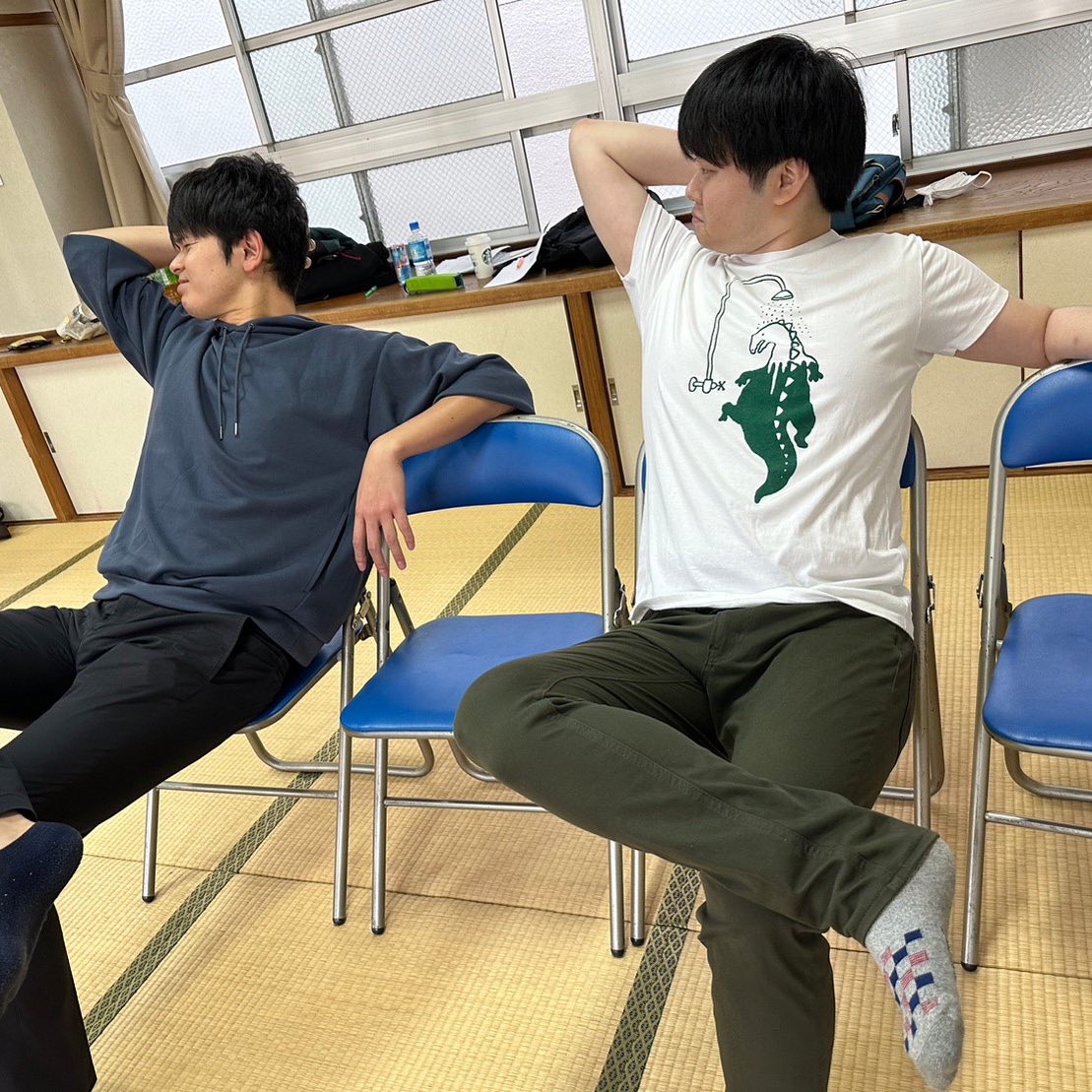 coupcompany's tweet photo. 【クゥカン稽古日���】
「ホームチック待合室」先週今週と、前半後半に分けての通し稽古！だんだんみんなの呼吸があってきました！にしてもこの2人仲良しなぁ。
⭐️ご予約絶賛受付中！⭐️
https://t.co/WKknXnxiPW
#クゥカン #クゥカンパニー #ホームチック待合室 #稽古日誌 #なかよし #シンクロする2人 https://t.co/GoOMfCXOw2