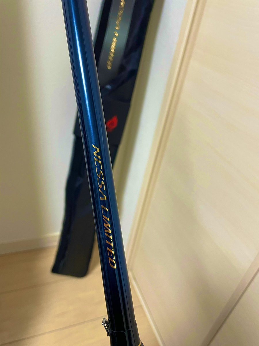 rikaaa0402's tweet photo. あわわわわ🫨🫨🫨
 
憧れのネッサリミテッドGETだぜッ😍

まさか108本のバラの代わりにNESSA LEMITEDの108 Mを用意してくるとは夢にも思わなかったよ、、🫣🩵

もう流石すぎるて、、、😭😭

愛しの👨さまありがとう🥹❤️

一生大切に使わせていただきます🥲❤️

#SHIMANO
#NESSA 
#LEMITED
#108M https://t.co/JVqa1OxIt9