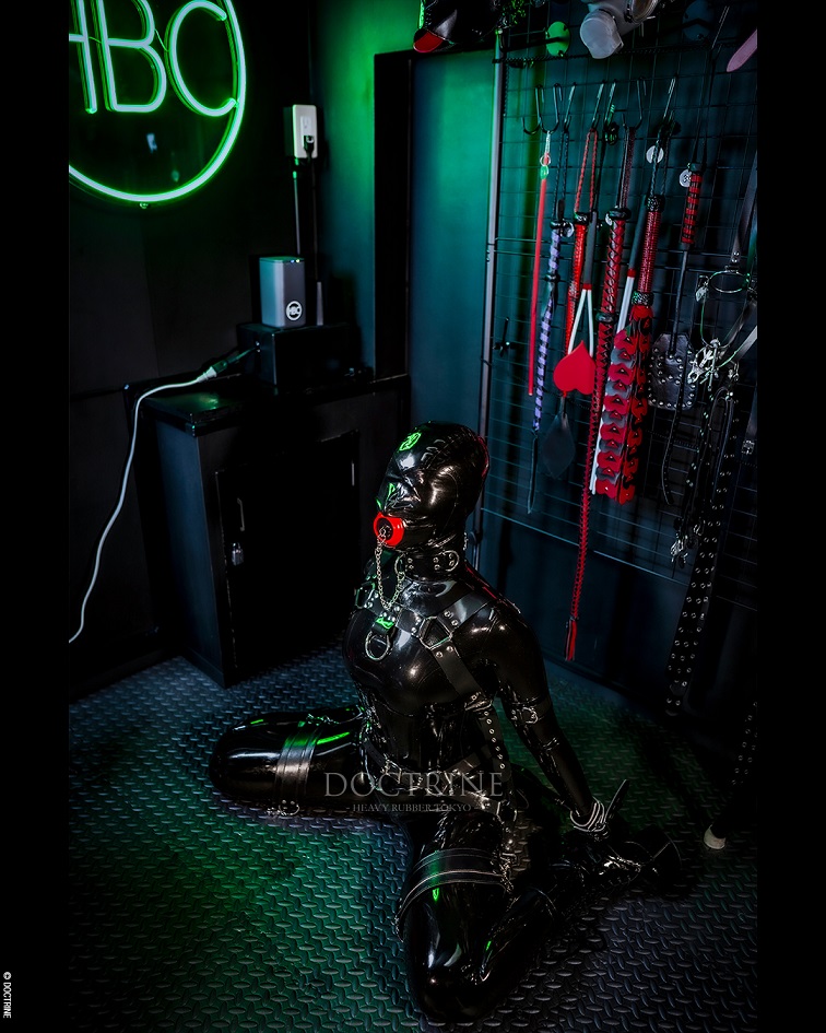 doctrine_rubber's tweet photo. DOCTRINE - Heavy Rubber Tokyo -
Model:Siron @siron_latex
Photographer:Seraph.M
Mask:Simon O. @SimonO_Latex
Thanks:Hinako @mistresshinako
Location:HBC Photo Studio Uguisudani @PhotoHbc
・・・
 https://t.co/vS70J3Eh5X
 https://t.co/2H2av3PO7h
 https://t.co/mCJ4shGED7
・・・
DOCTRINEでは、モデル募集だけでなくタイアップやコラボレーションでの作品作りもしていますので関心ある方はご連絡ください。

女性エントリー
https://t.co/MKVIzmbucH
男性エントリー
https://t.co/2VooDbcfXJ