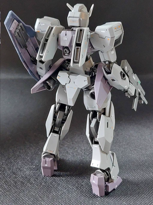 ガンヴォルヴァ、トップコート吹きました! フレームだけ塗装して後は無塗装なので、ゲート後ちょっと見えてます… #ガンプラ