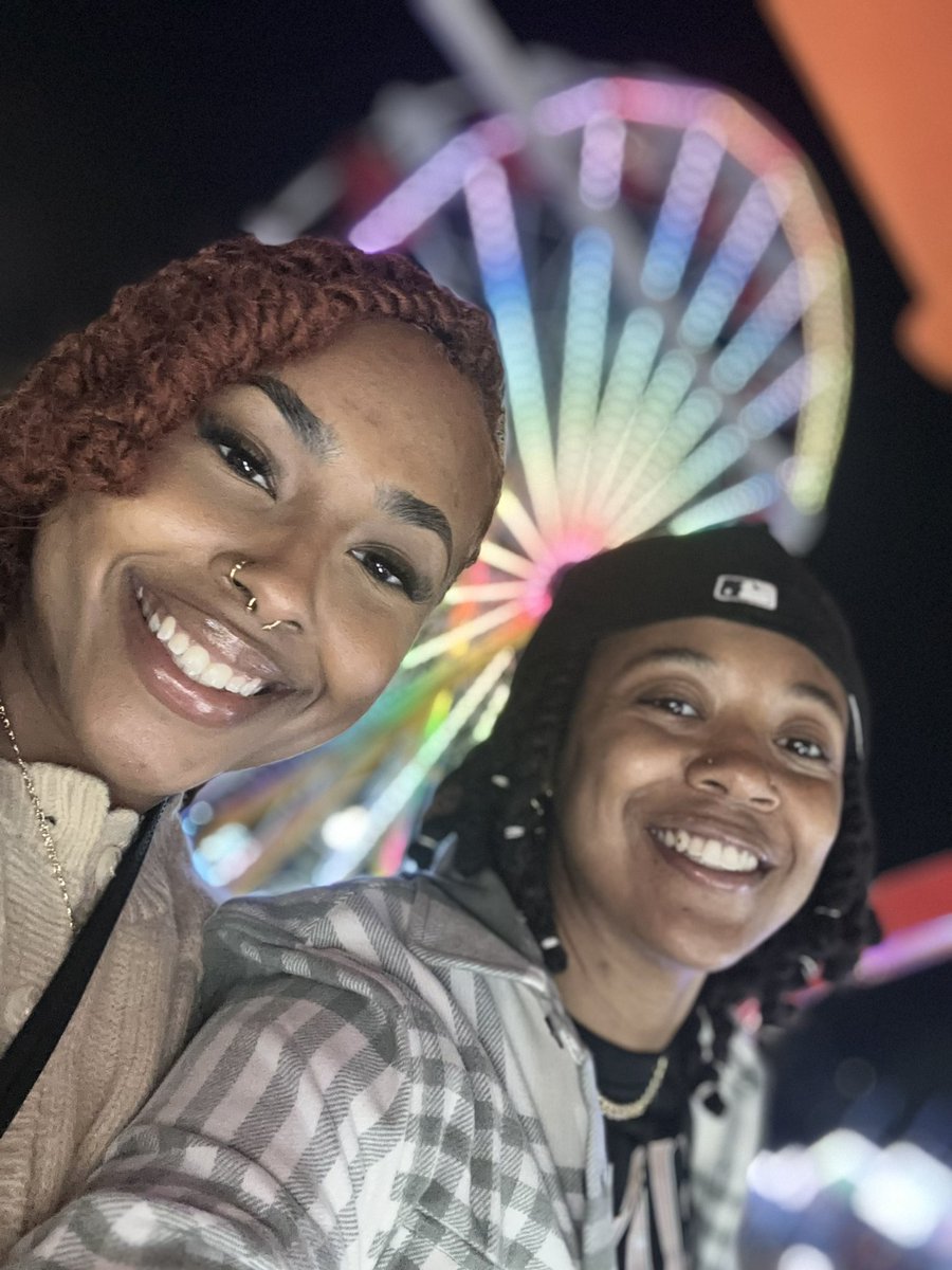 shida__P's tweet photo. so much fun, so much food &amp; so much cuteness 🥰🫶🏾🎡 https://t.co/6WxaU7zCxm
