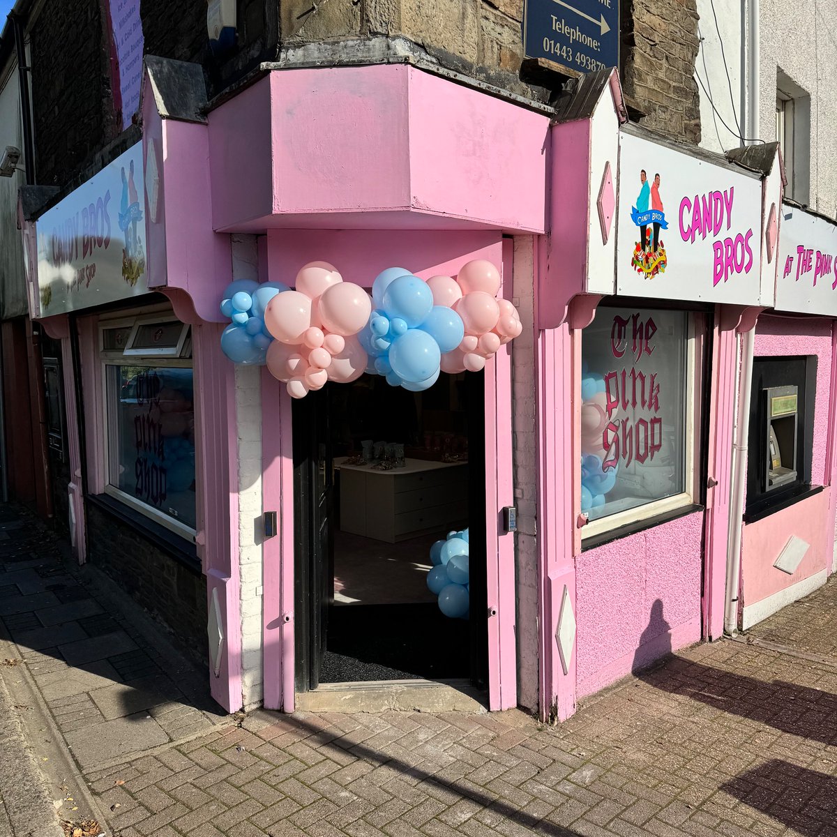 CaerphillyAFC's tweet photo. Huge congratulations to the Candy Bro’s, @JoeMeecham_ and @EllisMeecham on the opening day of their new shop! 😍👏🏻

📍 - 28 Park Street, Treforest. CF37 1SN.
📸 - @CandyBros_

🍬🍭🍬🍭🍬 https://t.co/sKGoOU14yV
