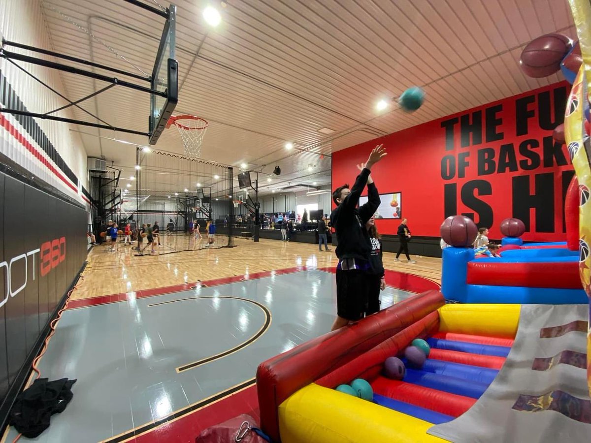 Shoot360CR's tweet photo. Wow what a great day it was, celebrating 1️⃣ MILLION made shots in just 6 months of being open‼️ We loved having all of YOU celebrate with us! 🤩🏀 Thank you to all the vendors and businesses for making this day great!!! 
All donations given to Boys &amp; Girls Clubs of the Corridor👊🏼 https://t.co/YwnArlY0iF