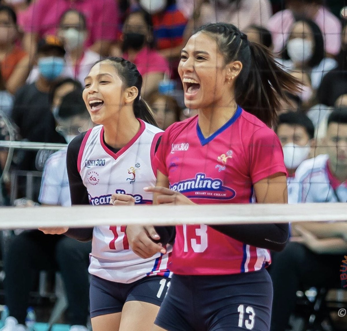 QueenHellaxx's tweet photo. "Ang babaw ng bench ng Creamline"

Yung mga nasa bench: https://t.co/jFZOleKLgp