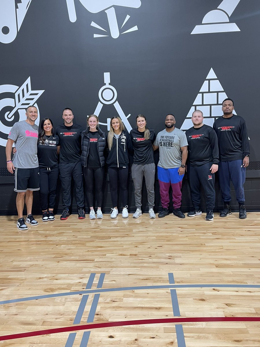 Shoot360CR's tweet photo. We had a special guest, @GabbieMarshall show up to our celebration and check out @shoot360 🤩🏀 Thank you for taking time to interact with our members and the community!! The impact you have made on young ballers in IA is incredible. We wish @IowaWBB the best of luck this season! https://t.co/domHt10DUS