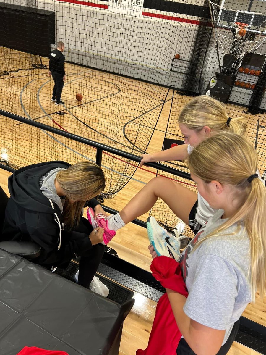 Shoot360CR's tweet photo. We had a special guest, @GabbieMarshall show up to our celebration and check out @shoot360 🤩🏀 Thank you for taking time to interact with our members and the community!! The impact you have made on young ballers in IA is incredible. We wish @IowaWBB the best of luck this season! https://t.co/domHt10DUS