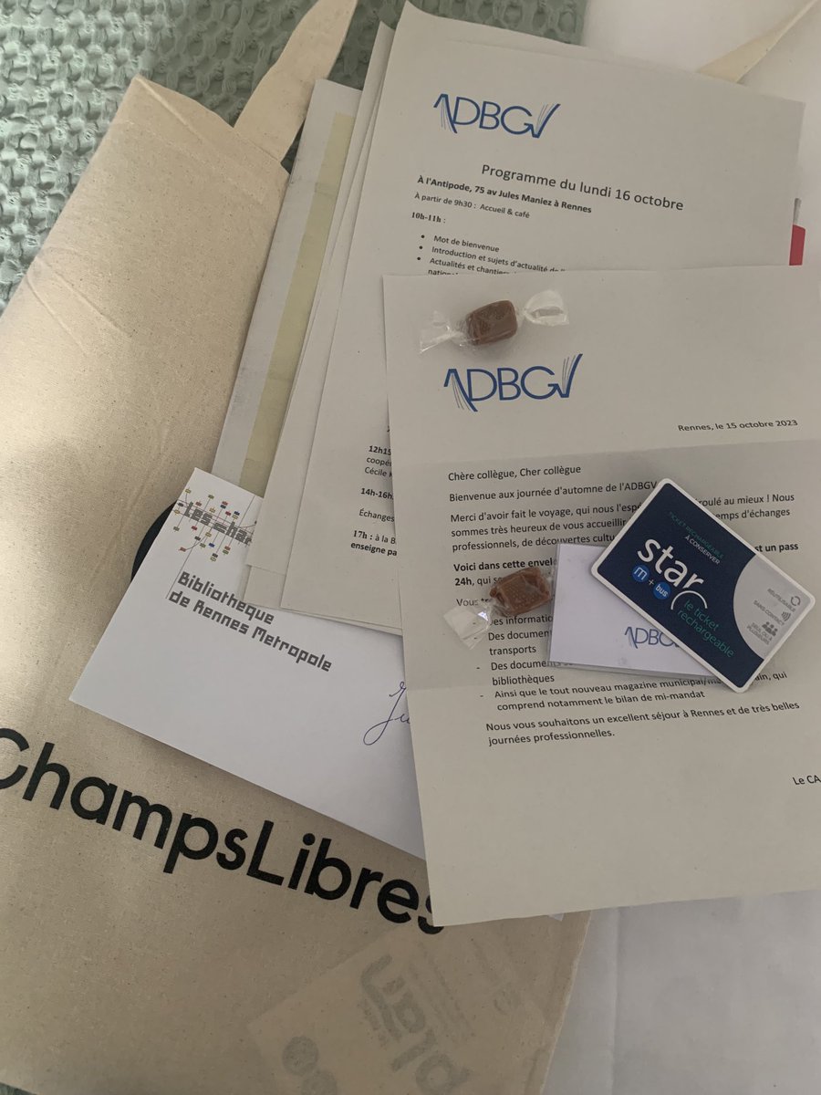 JulietteLenoir's tweet photo. À Rennes pour deux jours de congrès de l’ #adbgv, accueillis aux petits oignons par les collègues des @BibChampsLibres @metropolerennes ! Vive les #bibliothèques🦋 , vive la #Bretagne 🤩 https://t.co/6TyVDtgply