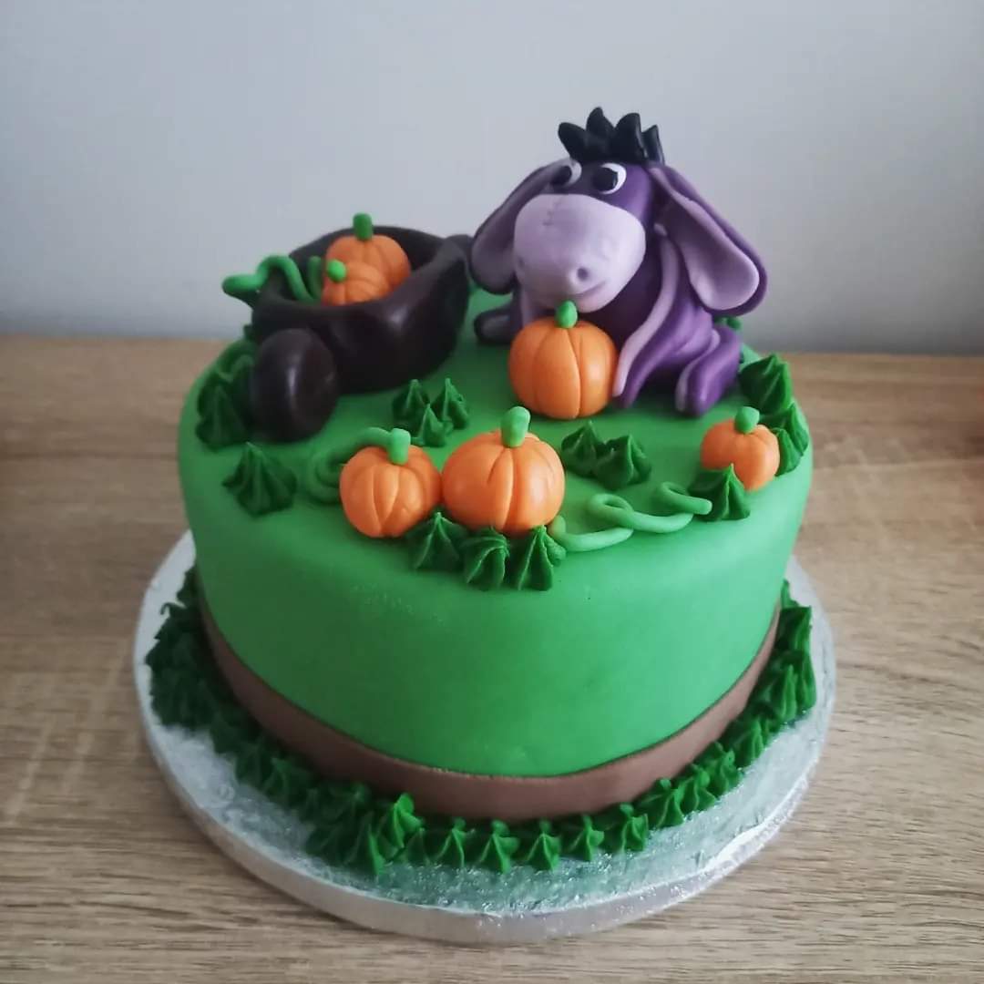 HayleysCakeBox's tweet image. #Halloween2023 🎃🎂

#Halloweencake #Eeyore #pumpkin