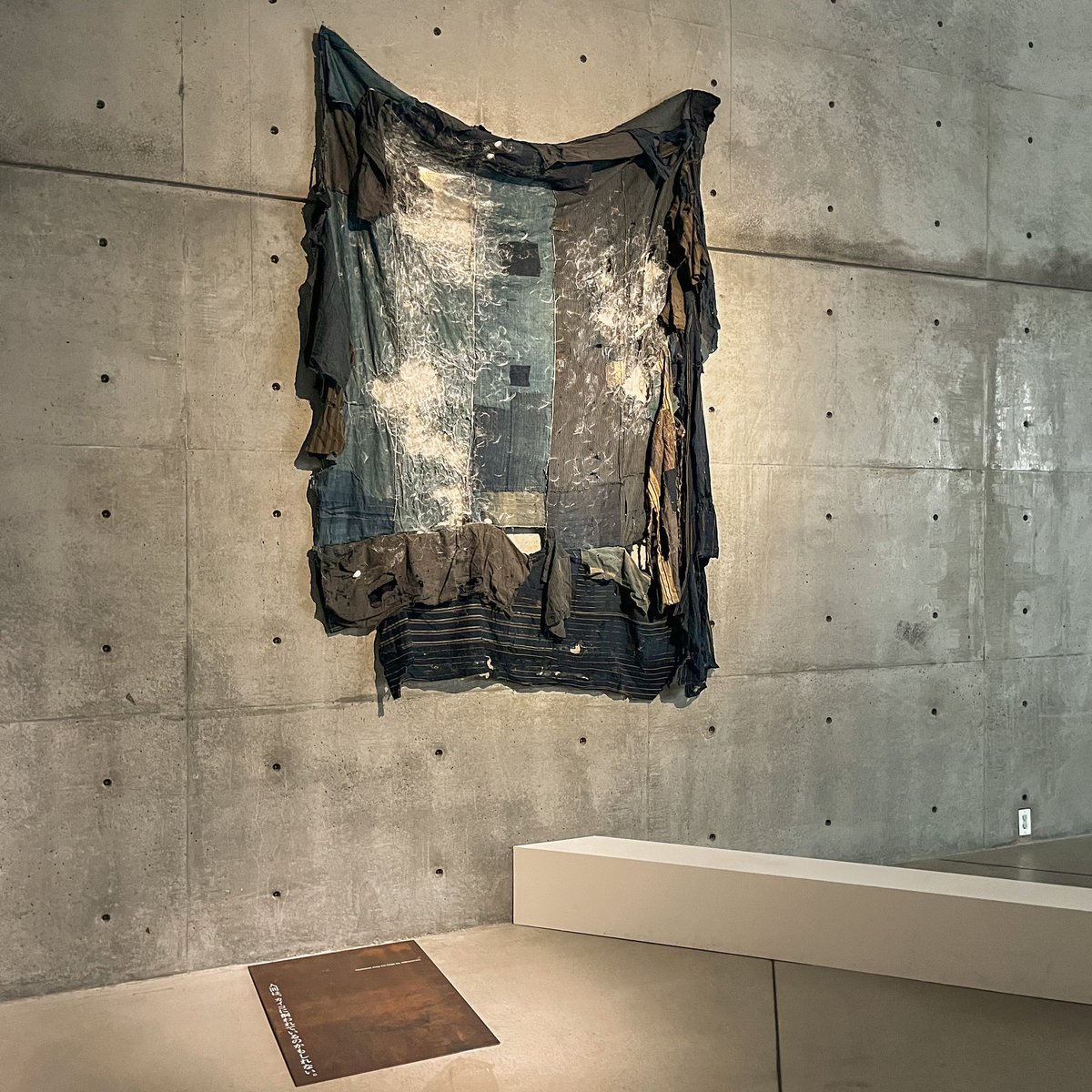m15_29's tweet photo. 先日行ってきた六本木にある21_21DESIGNSIGHTで行われているMaterial,or へ ◎
身近な物や素材をいろんな視点から見たり考えたり… じっくりと見て面白発見もたくさんできました 😌🌿
#materialor
#2121designsight https://t.co/alZXYX0Mjy