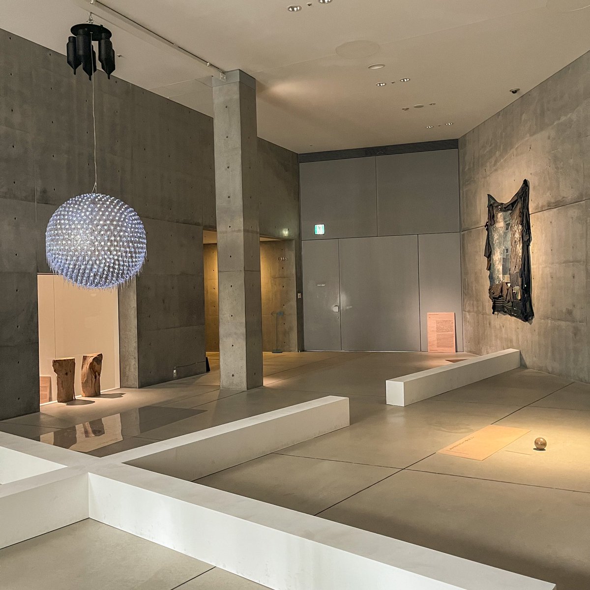 m15_29's tweet photo. 先日行ってきた六本木にある21_21DESIGNSIGHTで行われているMaterial,or へ ◎
身近な物や素材をいろんな視点から見たり考えたり… じっくりと見て面白発見もたくさんできました 😌🌿
#materialor
#2121designsight https://t.co/alZXYX0Mjy