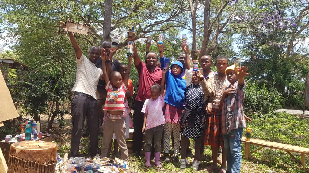 Children and youth did activities of cleanesses environment and arts recycle in Happy Nyerere Day organized by Dunia Salama Foundation,KwaleMawe Culture Organization,Lazaro Foundation and Restore Hope For Youth
<a href="/AmilikaAmilika1/">Amilika Amilika</a>