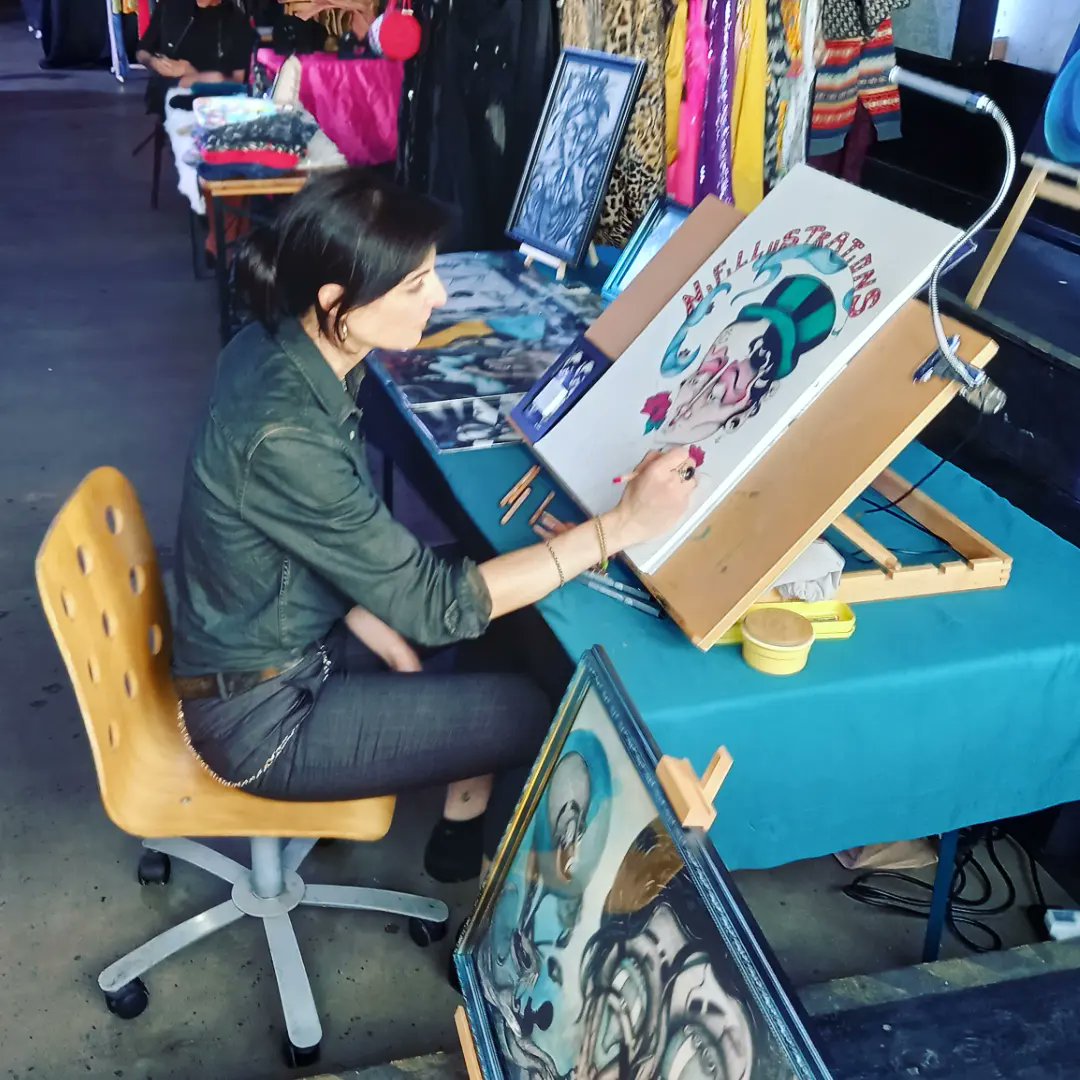 nifillustration's tweet photo. Live drawing day! 

#artstudio #drawingstudio #studio #illustrations #interiordesign #interiors #inks #inkdrawing #drawing  #winsorandnewton #acrylicpainting #market #sundaymarket #colouredpencils #pencils https://t.co/aAIrWAd6xX