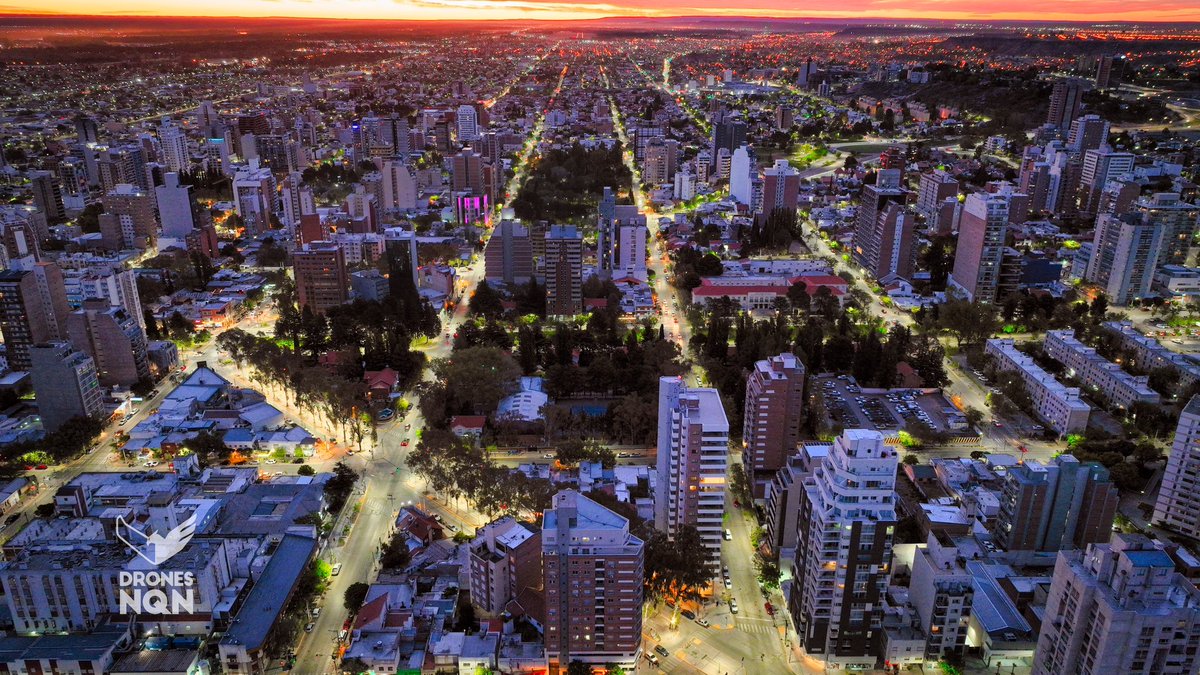Pbongiovani's tweet photo. Volamos sobre Neuquén Capital con este Maravilloso atardecer ... @dronesNqn https://t.co/eZIuUnSXbm