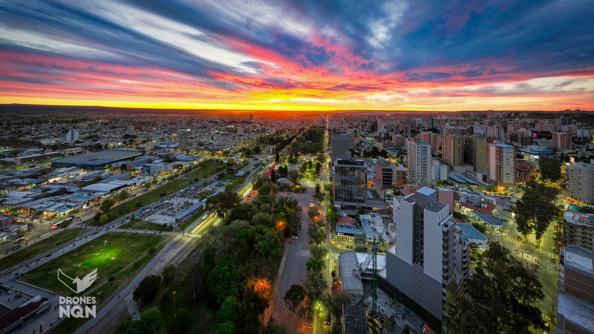 Pbongiovani's tweet photo. Volamos sobre Neuquén Capital con este Maravilloso atardecer ... @dronesNqn https://t.co/eZIuUnSXbm