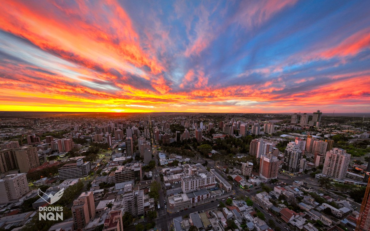Pbongiovani's tweet photo. Volamos sobre Neuquén Capital con este Maravilloso atardecer ... @dronesNqn https://t.co/eZIuUnSXbm