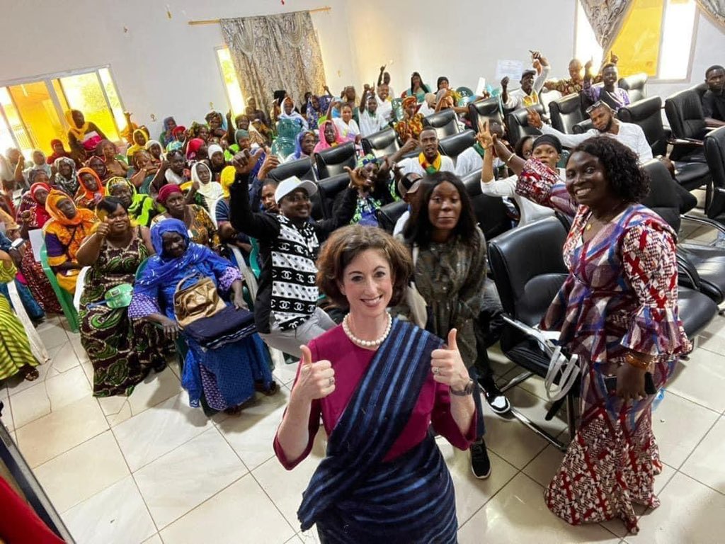 Célébrons la Journée internationale de la femme rurale 🌾! Saluons leur rôle crucial dans l'agriculture et la sécurité alimentaire malgré les défis. Ensemble, plaidons pour l'égalité des genres et des opportunités en zones rurales. 💪✨ #FemmeRurale #ÉgalitéDesGenres