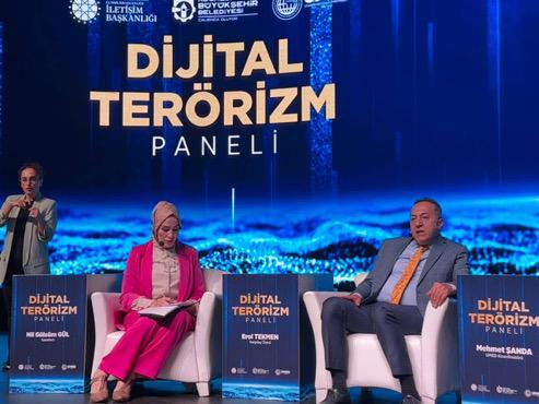 Kocaeli Büyükşehir Belediyesi tarafından düzenlenen Dijital terörizm panelinde konuşan Yargıtay Üyesi Erol Tekmen: 

“Yalan bir toplumu kaosa sokar. Sosyal medyadaki yalan, dezenformasyon artık bir milli güvenlik sorunu haline gelmiştir.”