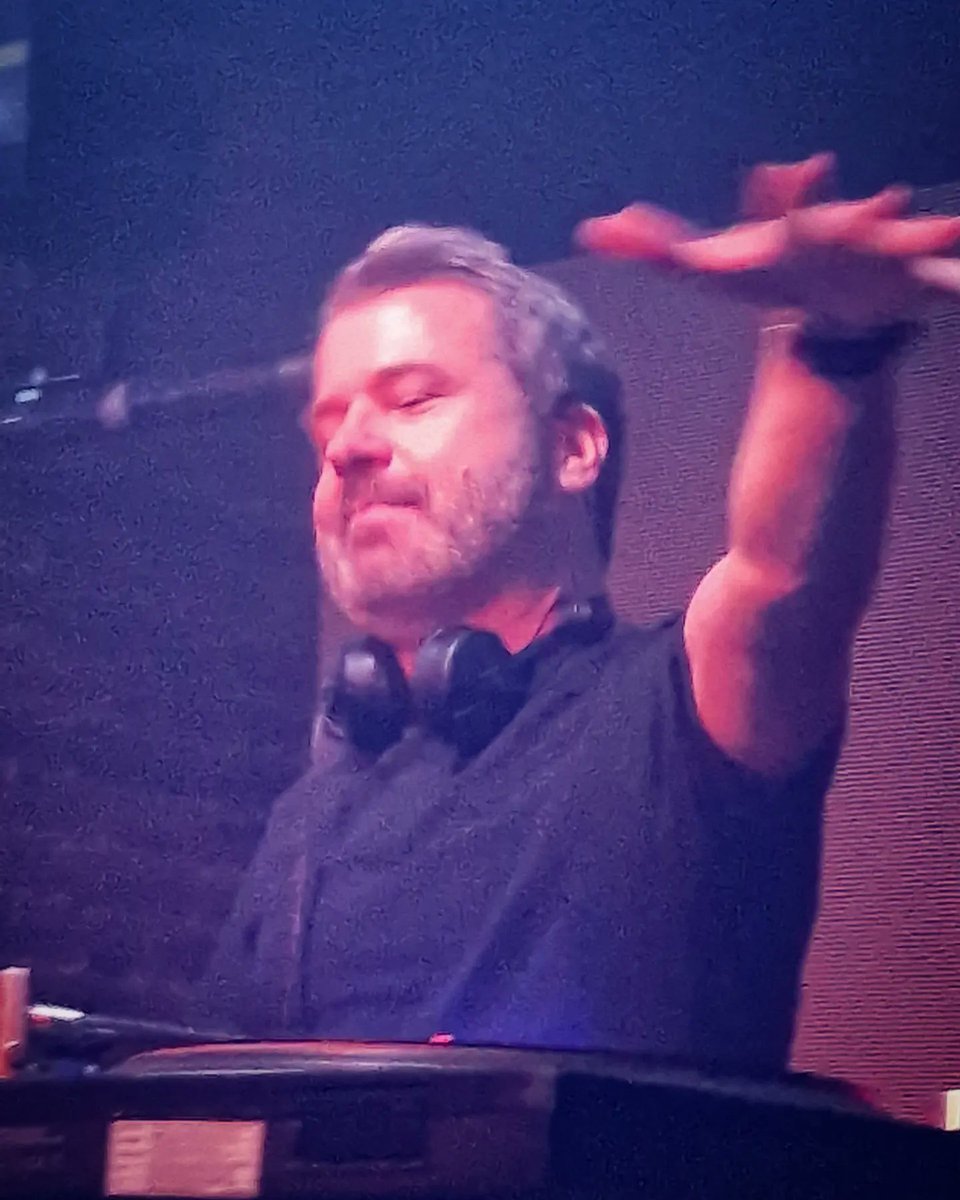 neilmack_the's tweet photo. Wax Format at Fabric yesterday
was 💥🔥 @djlange @DJTallPaul
@MARCOV @SignumOfficial

I've done 2 day raves now and, to steal what Tall Paul said, it's the way forward.  No more all-nighters for this old timer!
#dayravingisthewayforward
#trancemusic #housemusic #vinyl #waxformat https://t.co/Q6ShVhbDlk