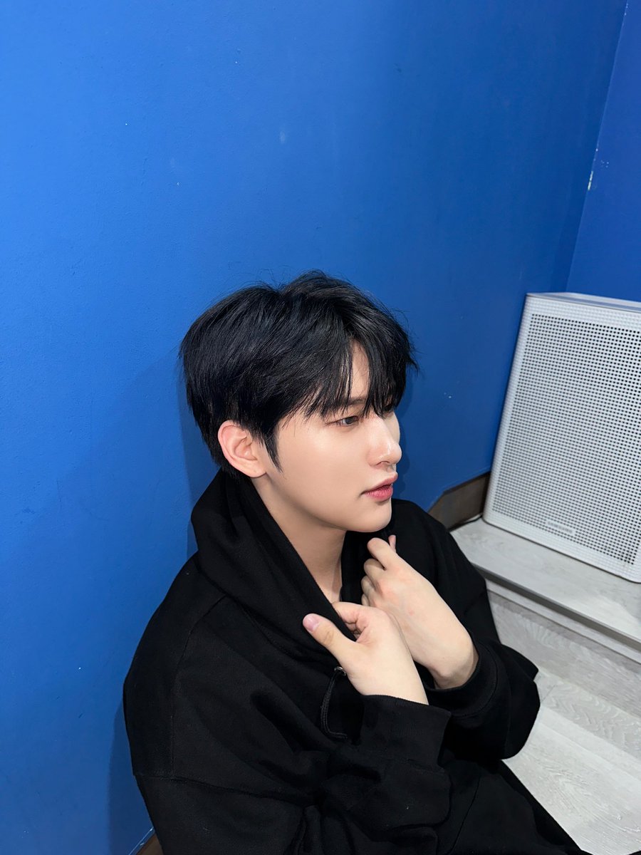 CRAVITY_twt's tweet photo. 후드 곰아디 오랜만
#우빈 https://t.co/YICIR8dpeX