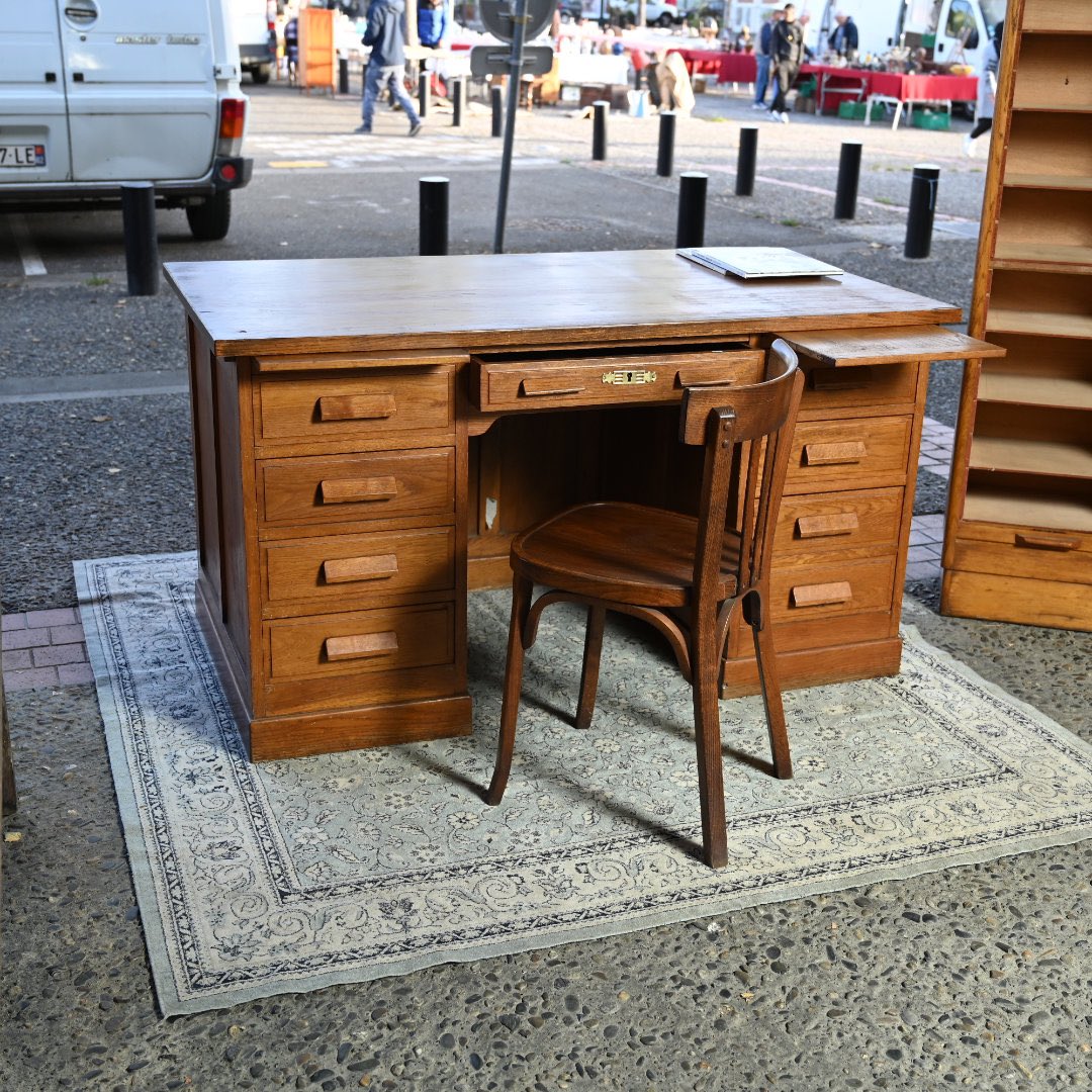brocTG's tweet photo. 👋 que faites vous aujourd’hui ? et si vous veniez chiner !
les #brocanteur et #antiquaire de l’association seront à #montauban sur la place lalaque ☺️
🪑#chaise 🗿 🚂 #decovintage 🗄️ #ancien 🧮#meubleancien 💡#lampe #tablebasse #vinyle #tableau #livres 📽️ #objetvintage #weekend https://t.co/LYAOd48Ud7