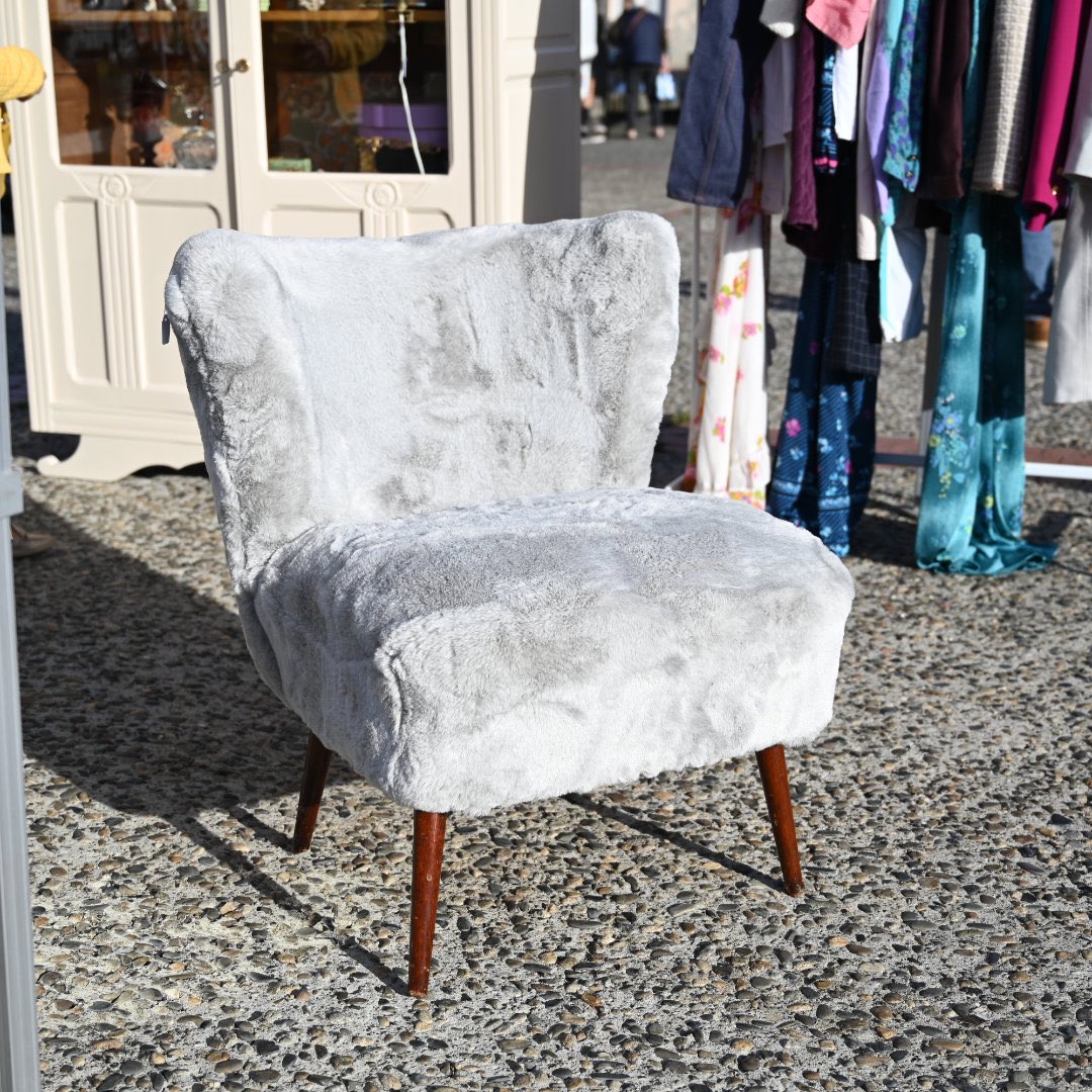 brocTG's tweet photo. 👋 que faites vous aujourd’hui ? et si vous veniez chiner !
les #brocanteur et #antiquaire de l’association seront à #montauban sur la place lalaque ☺️
🪑#chaise 🗿 🚂 #decovintage 🗄️ #ancien 🧮#meubleancien 💡#lampe #tablebasse #vinyle #tableau #livres 📽️ #objetvintage #weekend https://t.co/LYAOd48Ud7