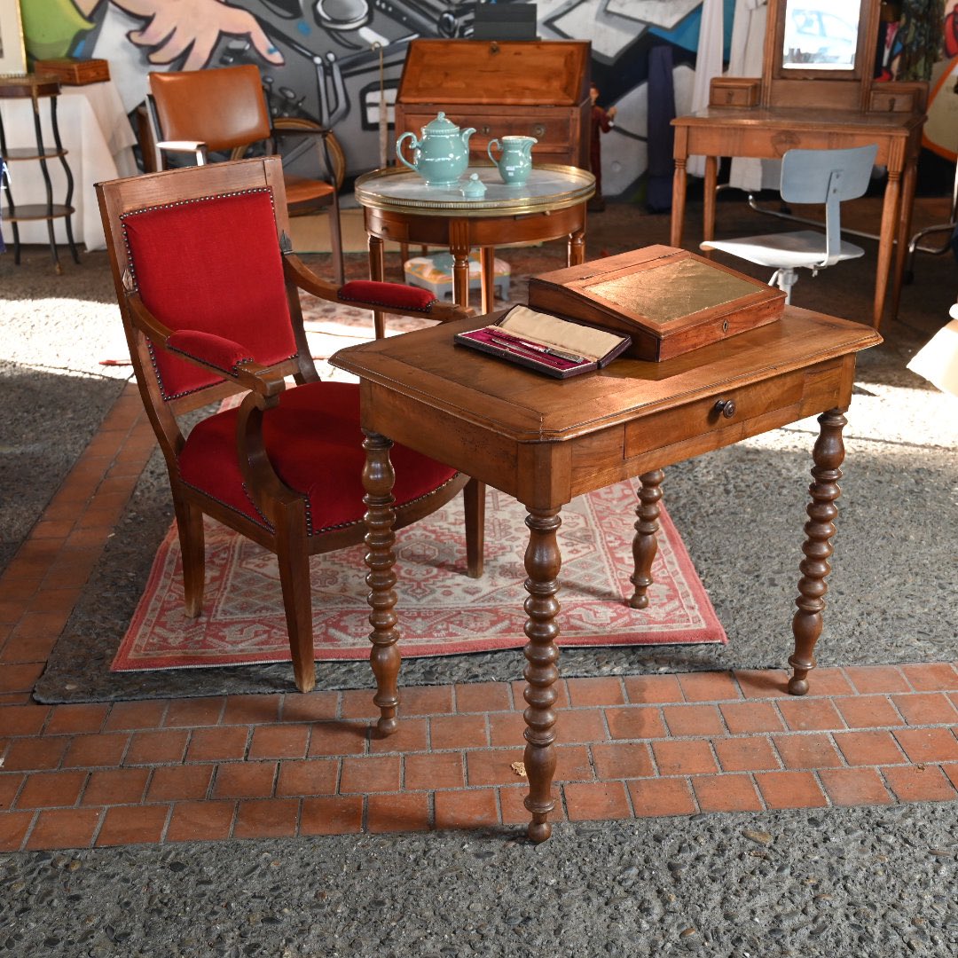 brocTG's tweet photo. 👋 que faites vous aujourd’hui ? et si vous veniez chiner !
les #brocanteur et #antiquaire de l’association seront à #montauban sur la place lalaque ☺️
🪑#chaise 🗿 🚂 #decovintage 🗄️ #ancien 🧮#meubleancien 💡#lampe #tablebasse #vinyle #tableau #livres 📽️ #objetvintage #weekend https://t.co/LYAOd48Ud7