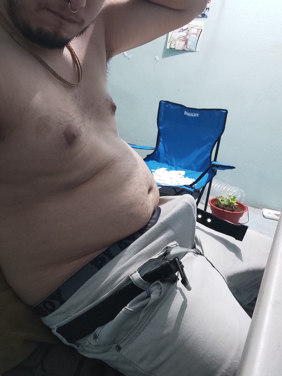 ChisanaKuma_AD's tweet photo. Terminando el stream sin camisa mientras cortaba stickers heheh
Me dió calor al final pero ni como andar en chones en Twitch~ jsjjsjjs

#gay #nsfw #bulge #bulto #briefs #boxers #paquete  #belly https://t.co/wqBy6GccMt