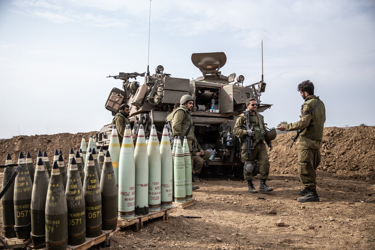 habercix_'s tweet photo. AA'nın fotoğrafları #İsrail'in fosfor bombası kullandığını bir kez daha kanıtladı
Uluslararası Af Örgütünün, İsrail ordusunun Gazze'nin yoğun nüfuslu sivil bölgelerinde beyaz #fosforlu top mermileri kullandığını belgelediği kanıtlar arasında, Anadolu Ajansı foto muhabirinin çektiği fotoğraflar da bulunuyor.
