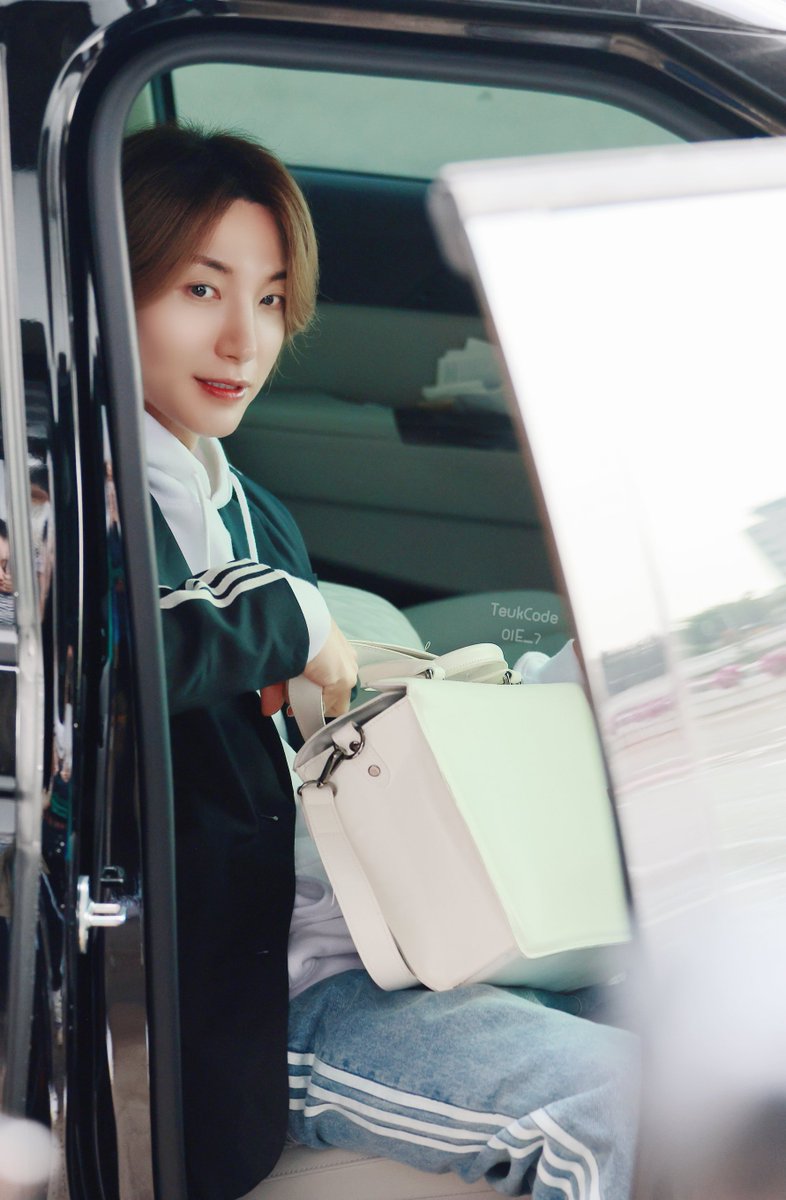 teukcode01E_7's tweet photo. 가을이네요… 단풍잎처럼 그 눈부신 남자 - 이특 🍁🧡
#이특 #leeteuk #superjunior #슈퍼주니어 #イトゥク #利特 #teukcode01e_7 #japan https://t.co/tKa5klGTJI
