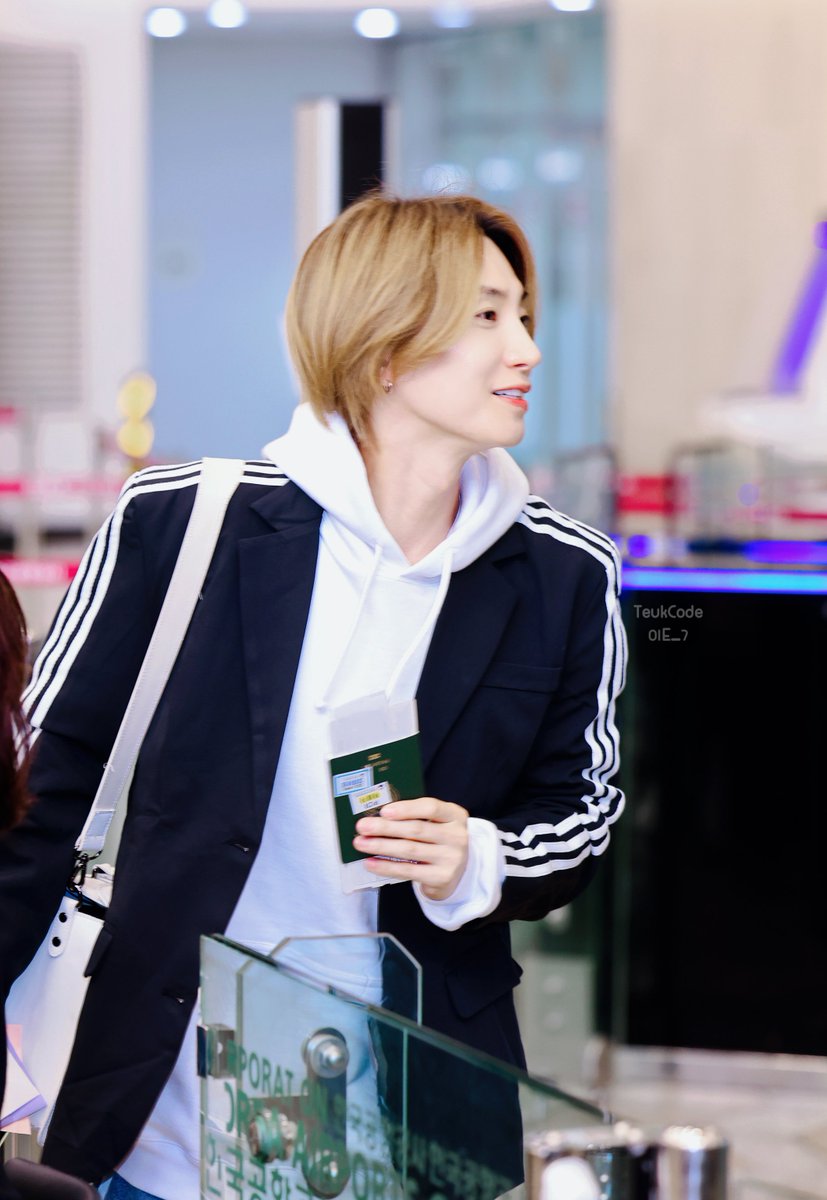 teukcode01E_7's tweet photo. 가을이네요… 단풍잎처럼 그 눈부신 남자 - 이특 🍁🧡
#이특 #leeteuk #superjunior #슈퍼주니어 #イトゥク #利特 #teukcode01e_7 #japan https://t.co/tKa5klGTJI