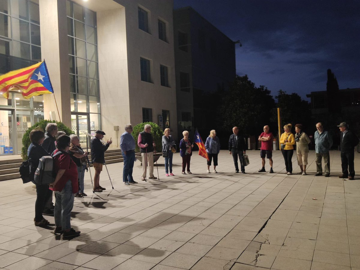 ✊ Aquest matí, com cada any, a l’homenatge a Lluís Companys assassinat pel feixisme el 15 d'octubre de 1940!

#EsquerraCambrils #Cambrils