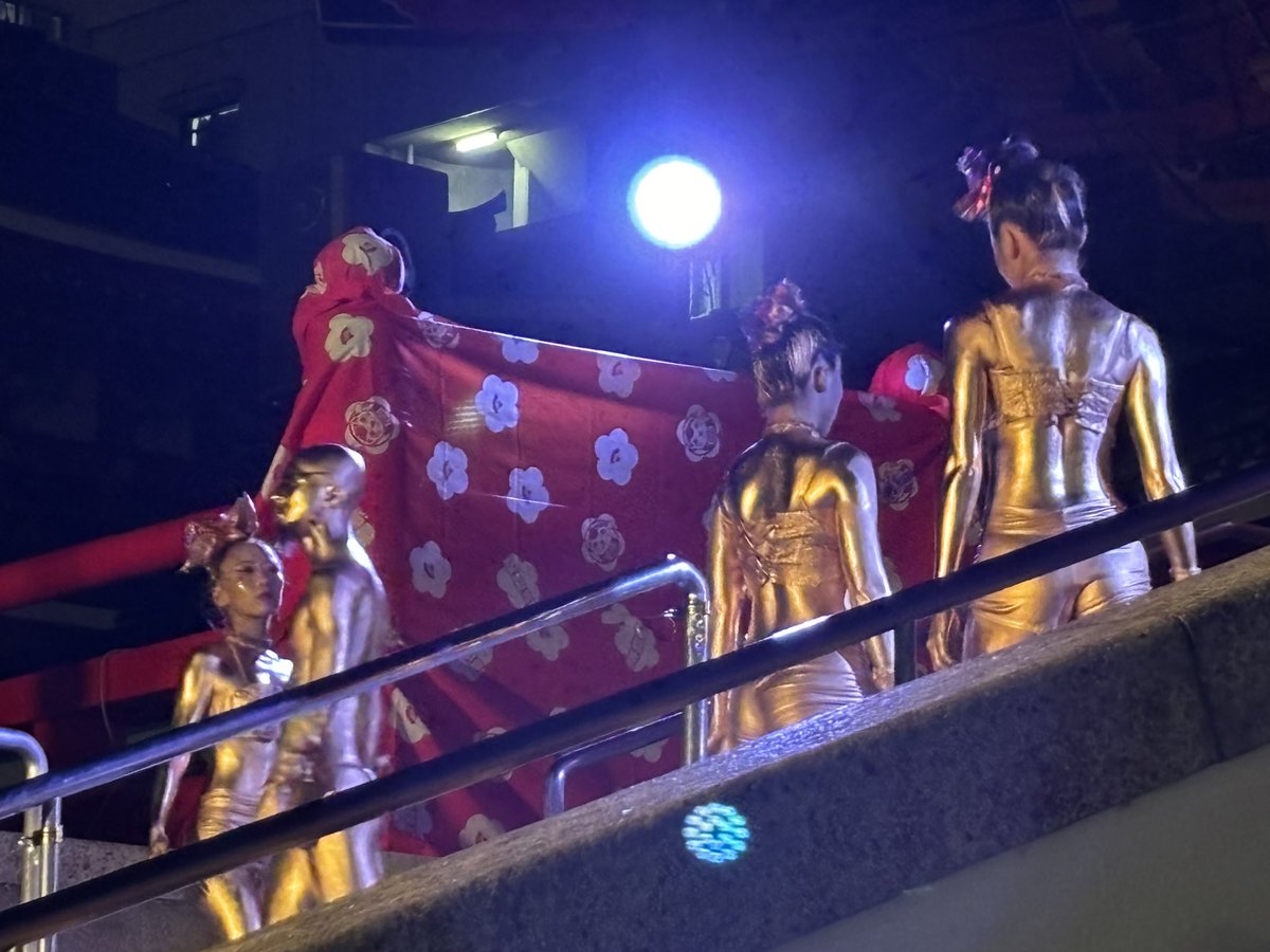 04monsuki's tweet photo. 会場に来たよ〜
始まった〜

#大駱駝艦 #大須商店街 #大須大道町人祭 2023 https://t.co/qJNUPLJKac