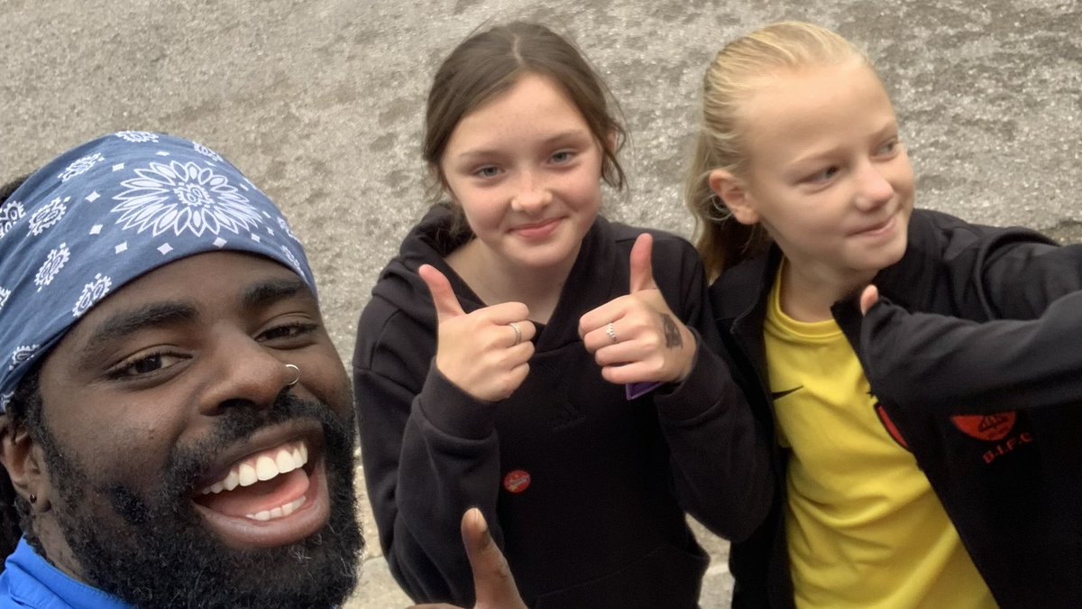 One hell of a [class of the] week 
🤘🏿😝🤘🏿.

Thank you to <a href="/barton_club/">Barton Inclusive Football Club</a>  for inviting me down to have a kick about with her the many teams ran by her and the amazing volunteers.

Looking forward to coming back soon.

Listen here!

👇🏿👇🏿👇🏿👇🏿👇🏿

bbc.co.uk/sounds/play/li…