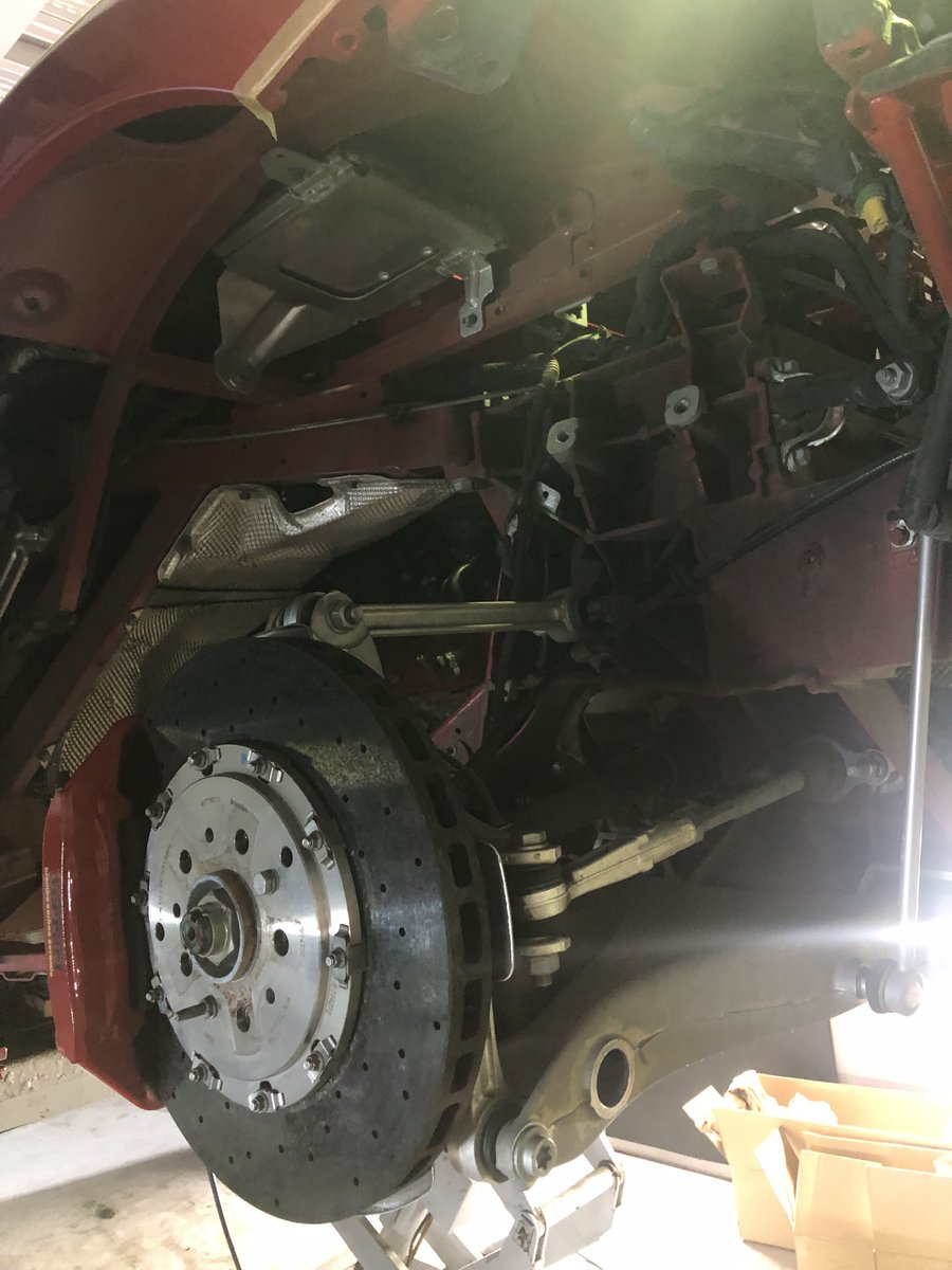 RossoArea's tweet photo. フェラーリ　458スパイダーショックアブソーバーオイル漏れ
https://t.co/uCDBKVWrc0
#Ferrari458spider 
#ferrari
#跳ね馬
#カヴァリーノランパンテ
#F1
#na
#v8
#ロッソ・コルサ
#車のある風景
#札幌
#rossoarea
#輸入車
#外車整備修理
#ferrari458
#ferrari488pista
#488novitec
#carbonfiber488 https://t.co/GlVNY81dF6
