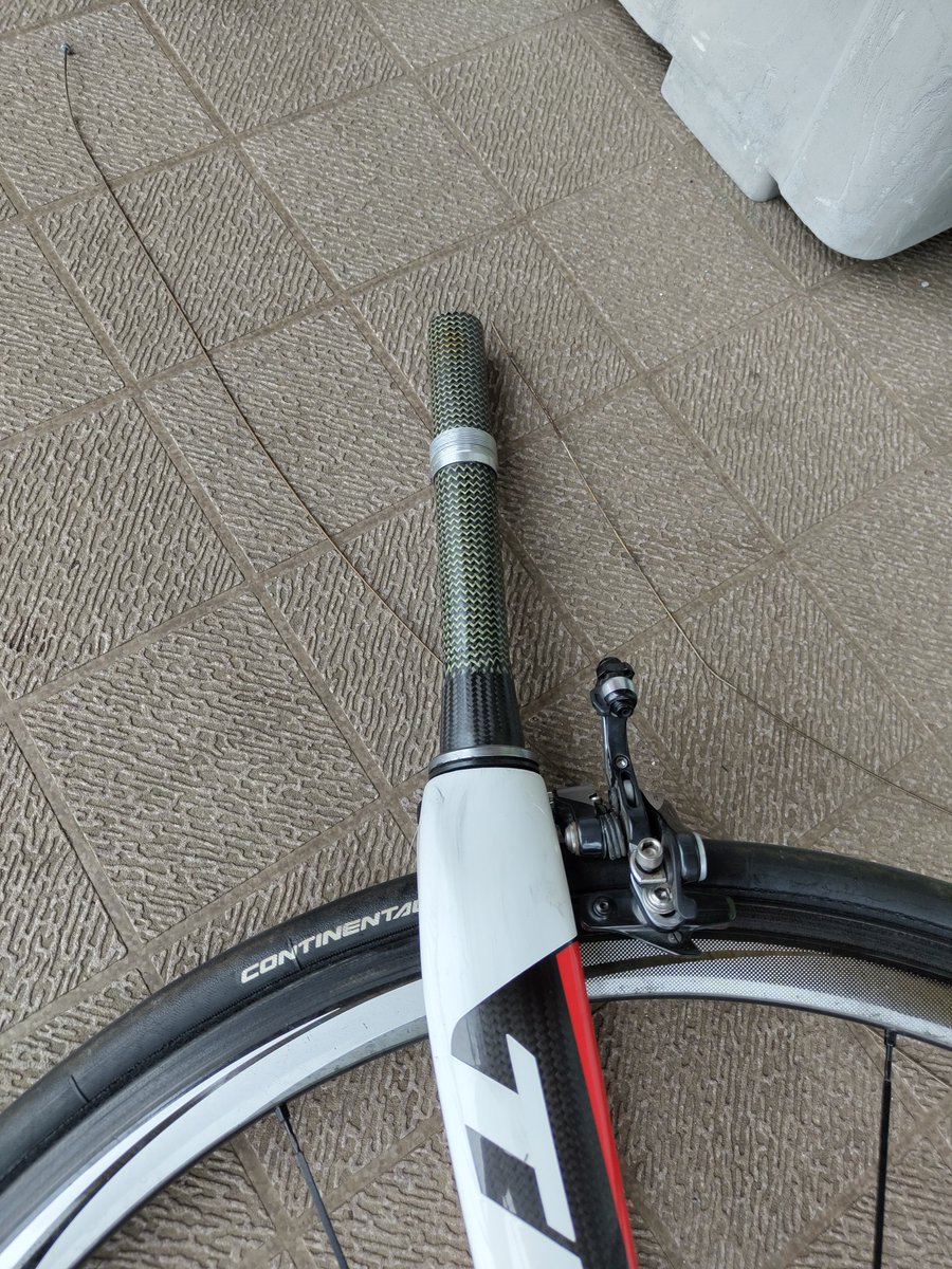 Seracky1's tweet image. ハンドル交換ついでに、
フロントフォークメンテナンス。
完全にグリスぬけてた。
#ロードバイク
#timebikes 
#superergo