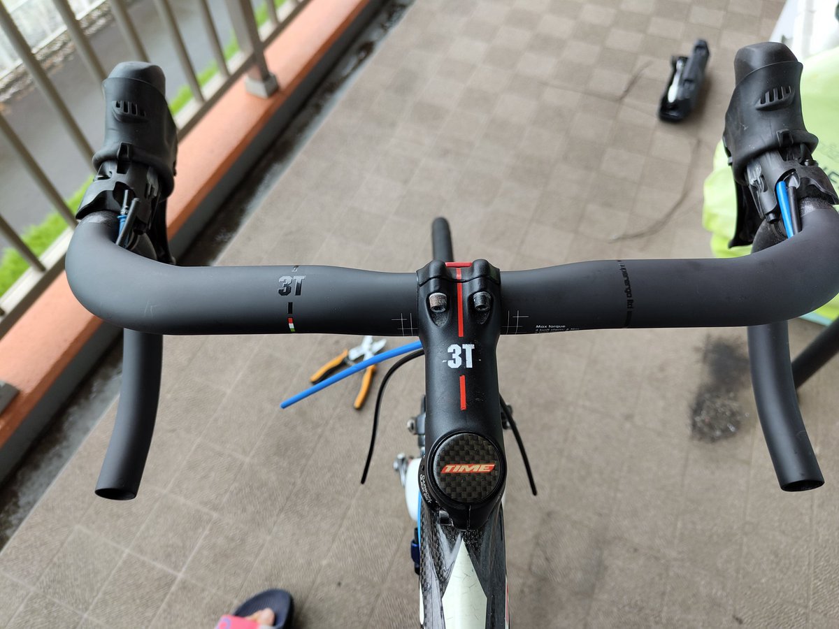Seracky1's tweet image. ハンドル交換ついでに、
フロントフォークメンテナンス。
完全にグリスぬけてた。
#ロードバイク
#timebikes 
#superergo