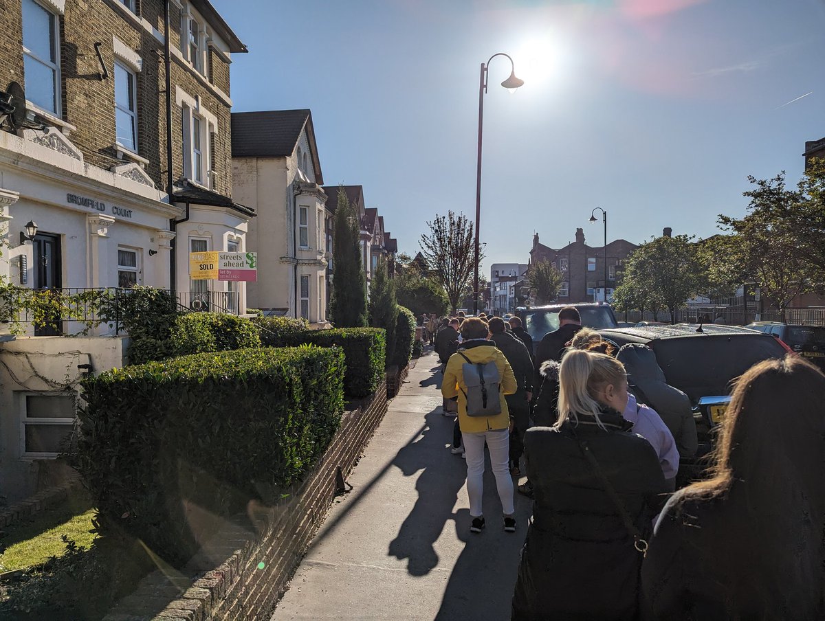 Melduję z gminy South Norwood, gdzie też rozpoczynamy walkę o wóz strażacki. Coś czuję, że tym razem może być dobrze😉